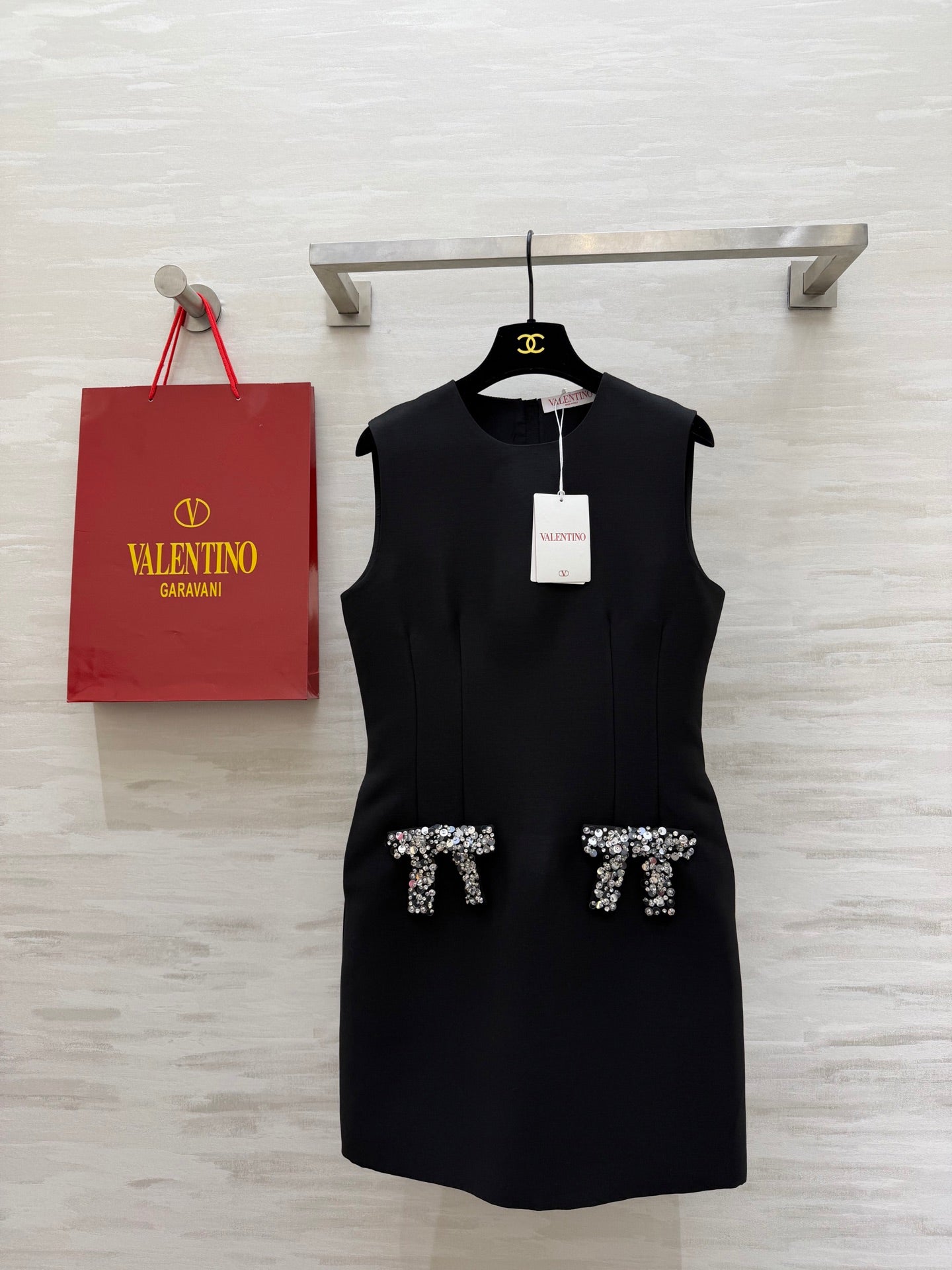 Valen 26s Bow-Embellished Beaded Sleeveless Dress Black Fabric 344781