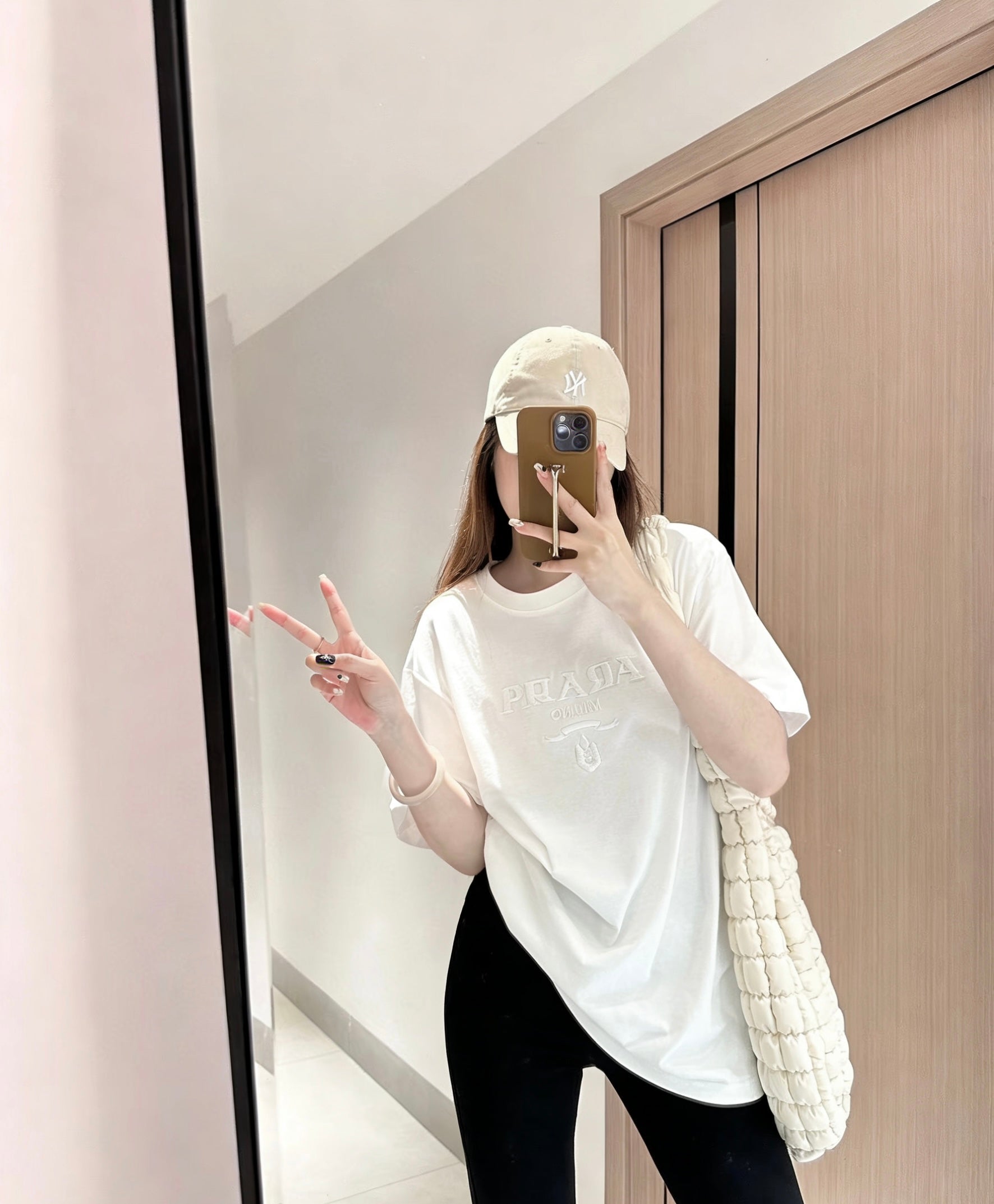 Prada 26s Short-Sleeve T-Shirt White Cotton 363645
