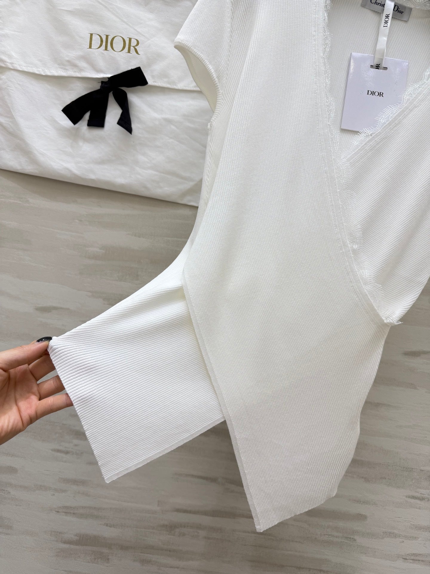 CD 26s Cross-Over Top White Wool 363569