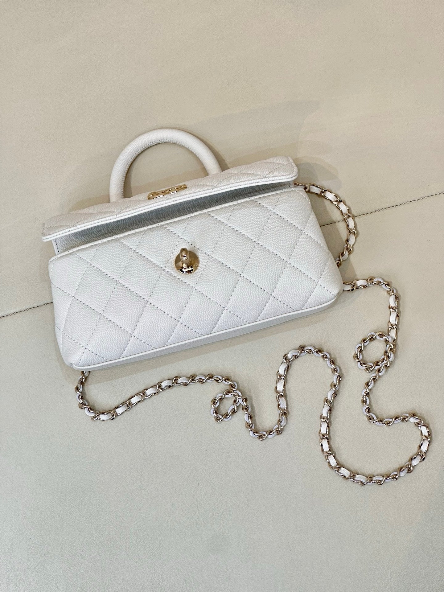 CC 5285 Coco Handle Bag 25cm White Caviar Leather
