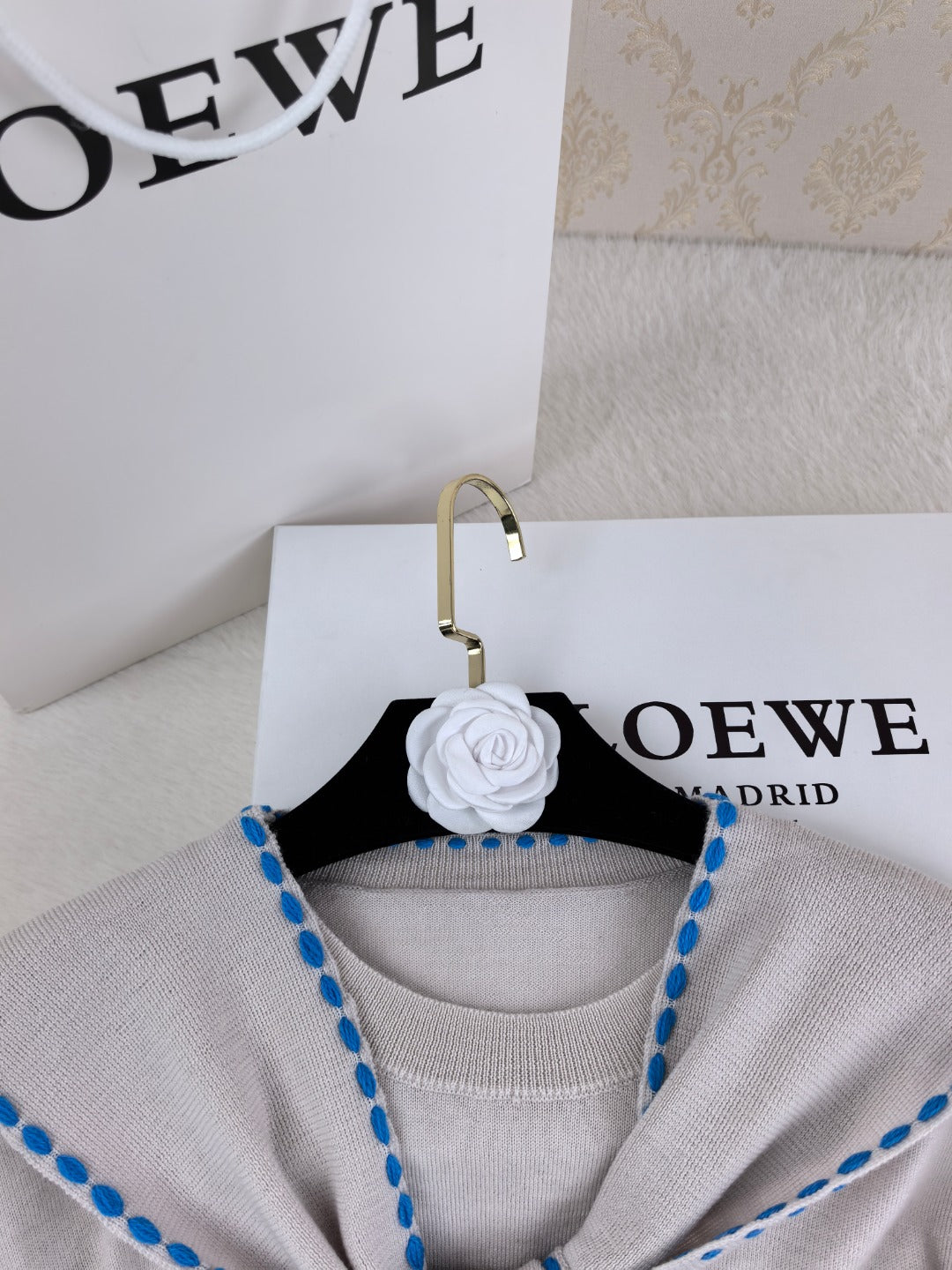 Loewe 26s Bow Tie Integrated Long-Sleeved Pullover Wool 424757