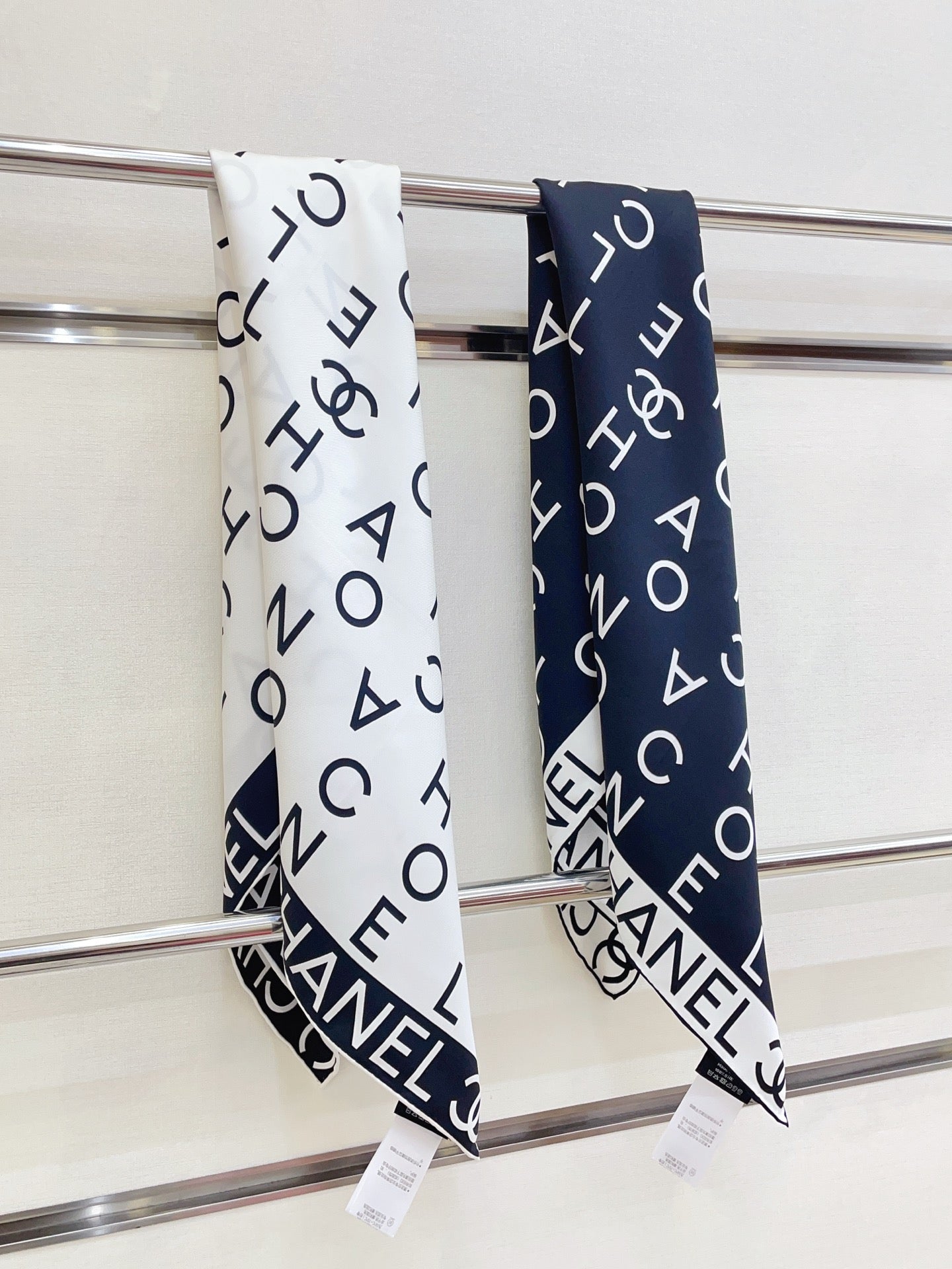 CC Double-Sided  Scarf 90cm Black White Logo Twill Silk 150371