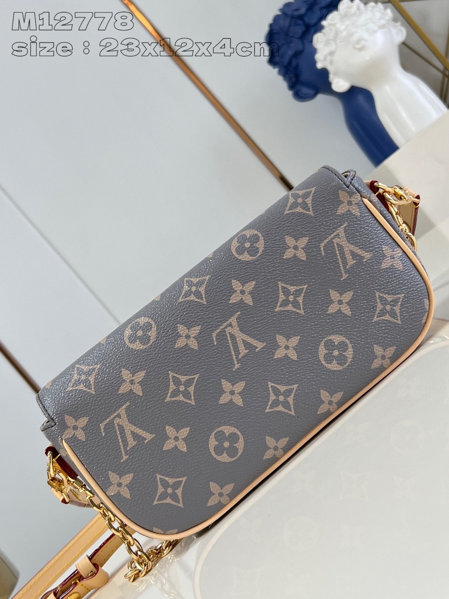 LV Woc Ivy 23.5 Gray Monogram Coasted Canvas