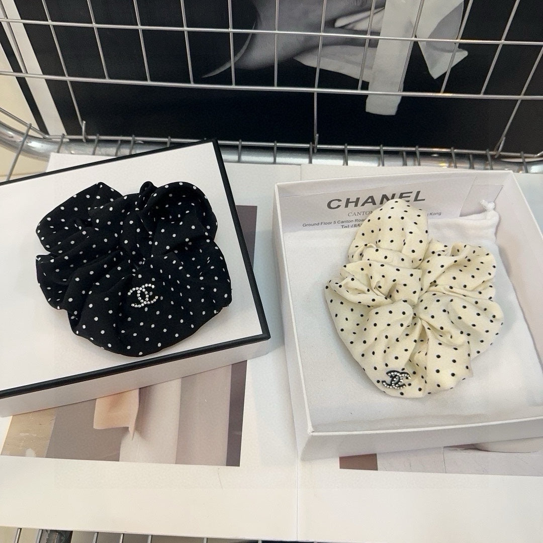 BLACK DOT FABRIC SCRUNCHIE 418926