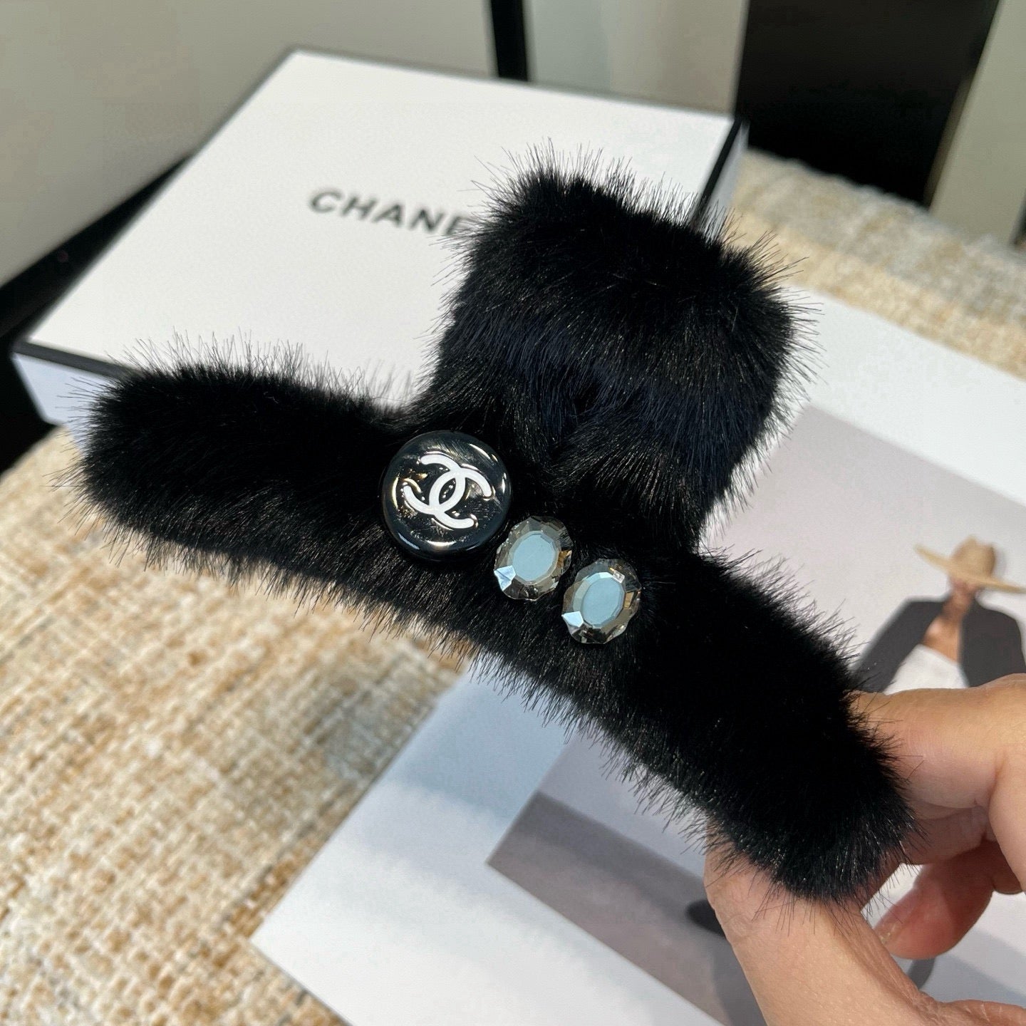 CC 26s Fluffy Tweezers Hair Clip 420351