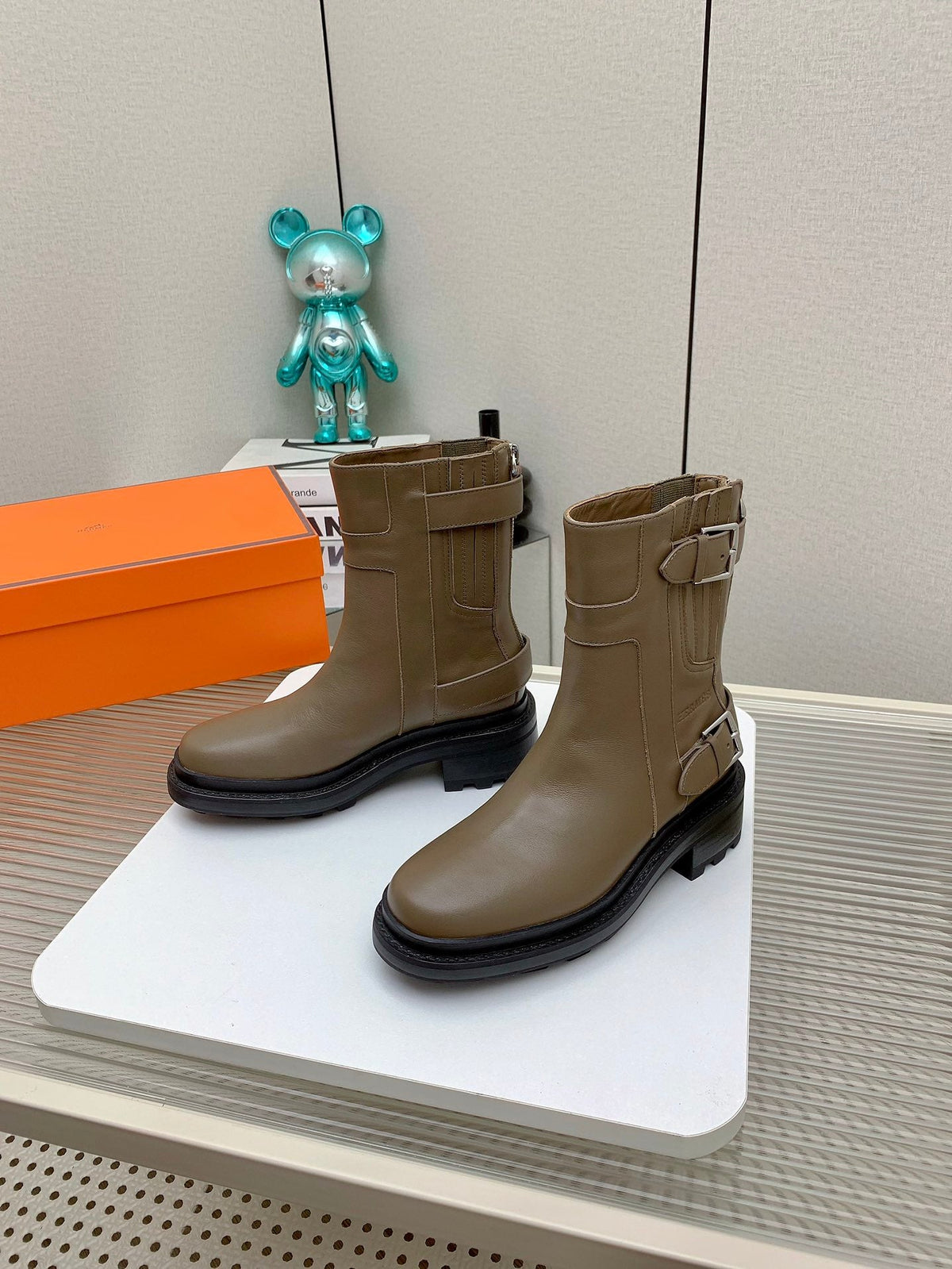 HM 26s Jaime Ankle Boots Khaki Leather 160384