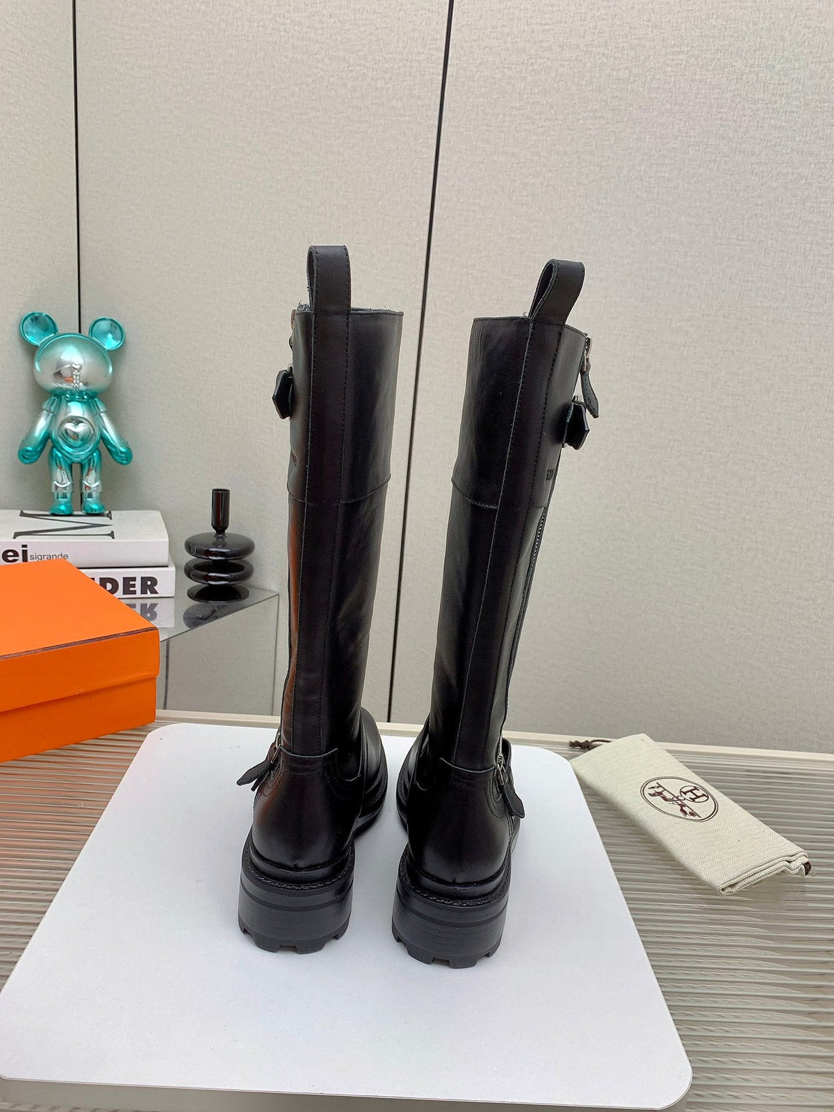 HM 26s Jaime Knee-High Boots Black Leather 160389