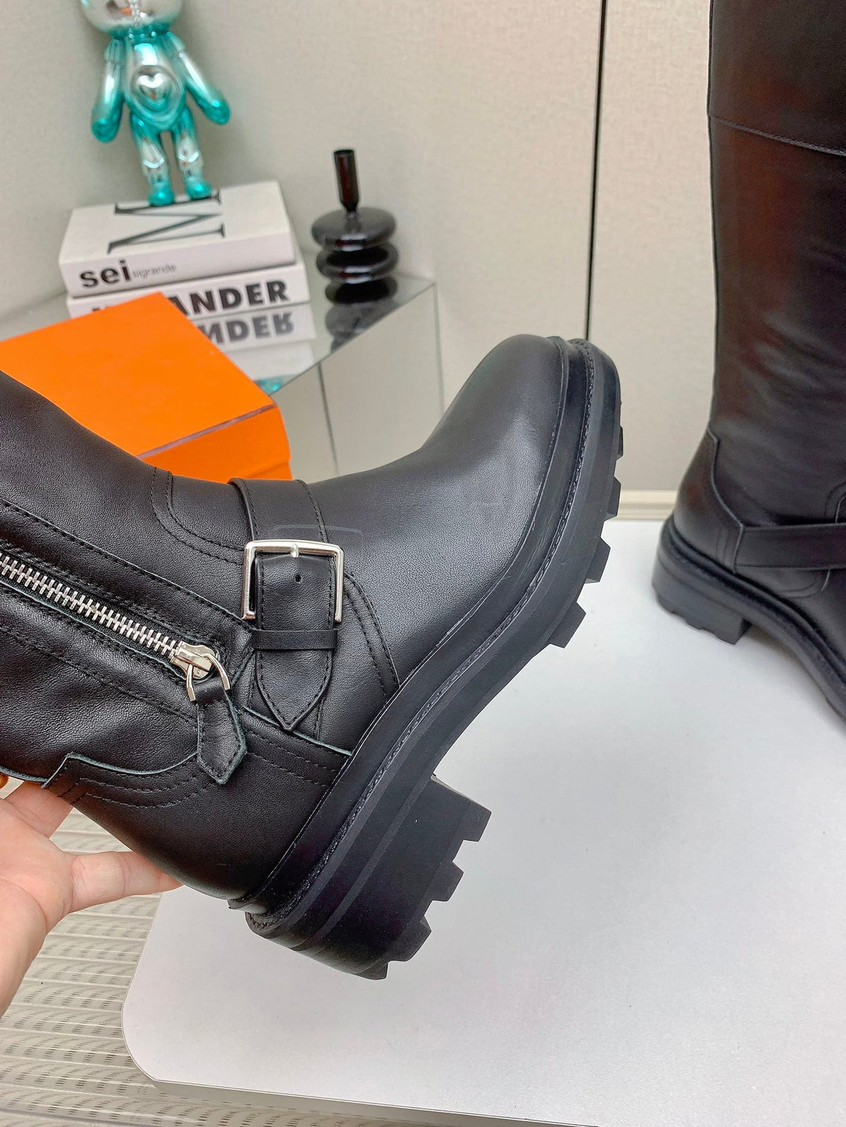 HM 26s Jaime Knee-High Boots Black Leather 160389