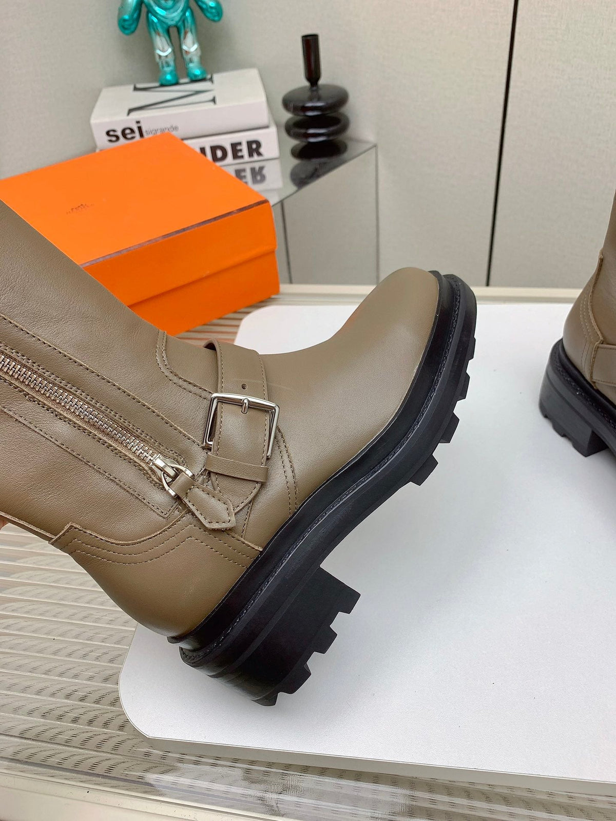 HM 26s Jaime Knee-High Boots Khaki Leather 160390