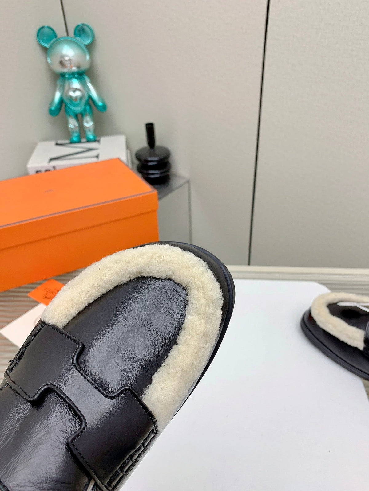 HM 26s Go Mules Black Leather Shearling 160734