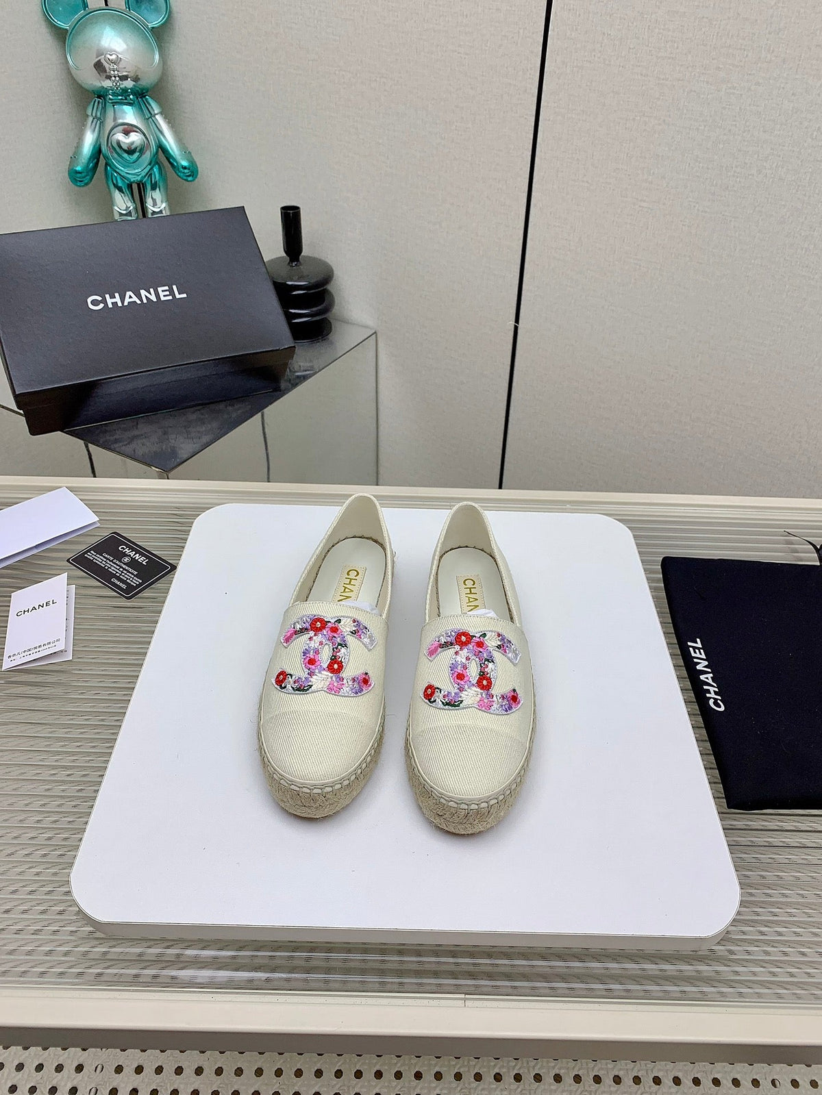 CC 26s Espadrilles Flats Beige Floral Canvas 163530