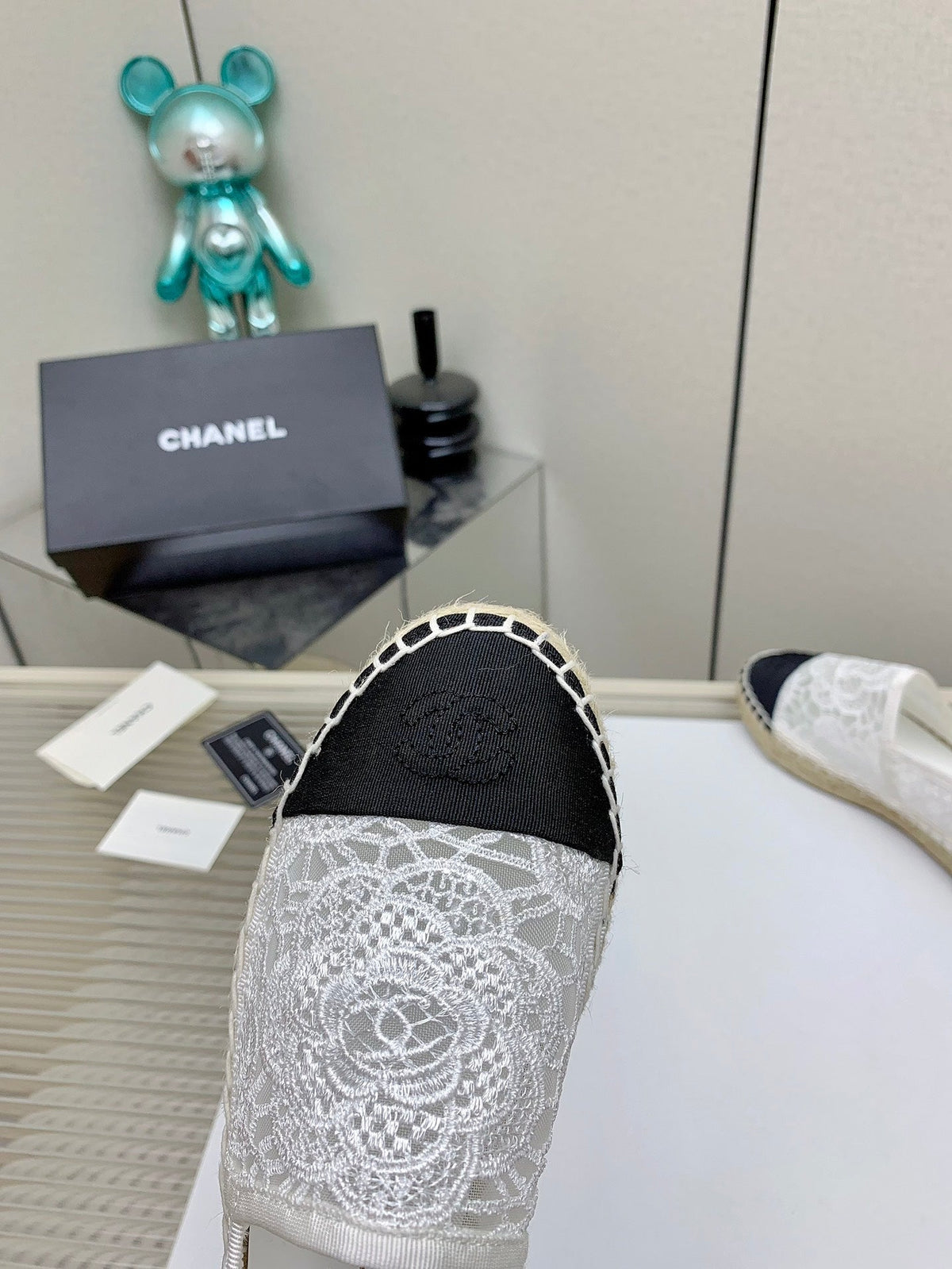 CC 26s Espadrilles Flats White Black Lace 163532