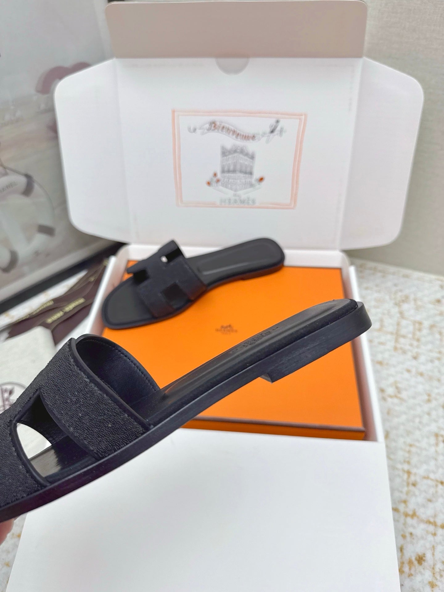 HM Oasis Sandals Full Black Cowhide 625259