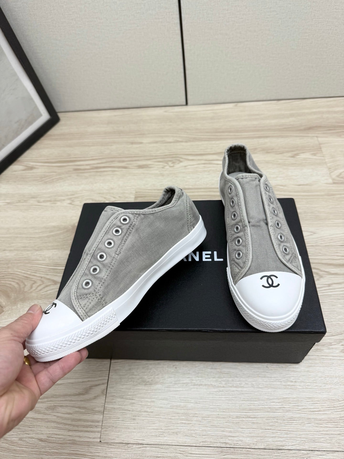CC 26s Laceless Sneakers White Grey Canvas Rubber 940855