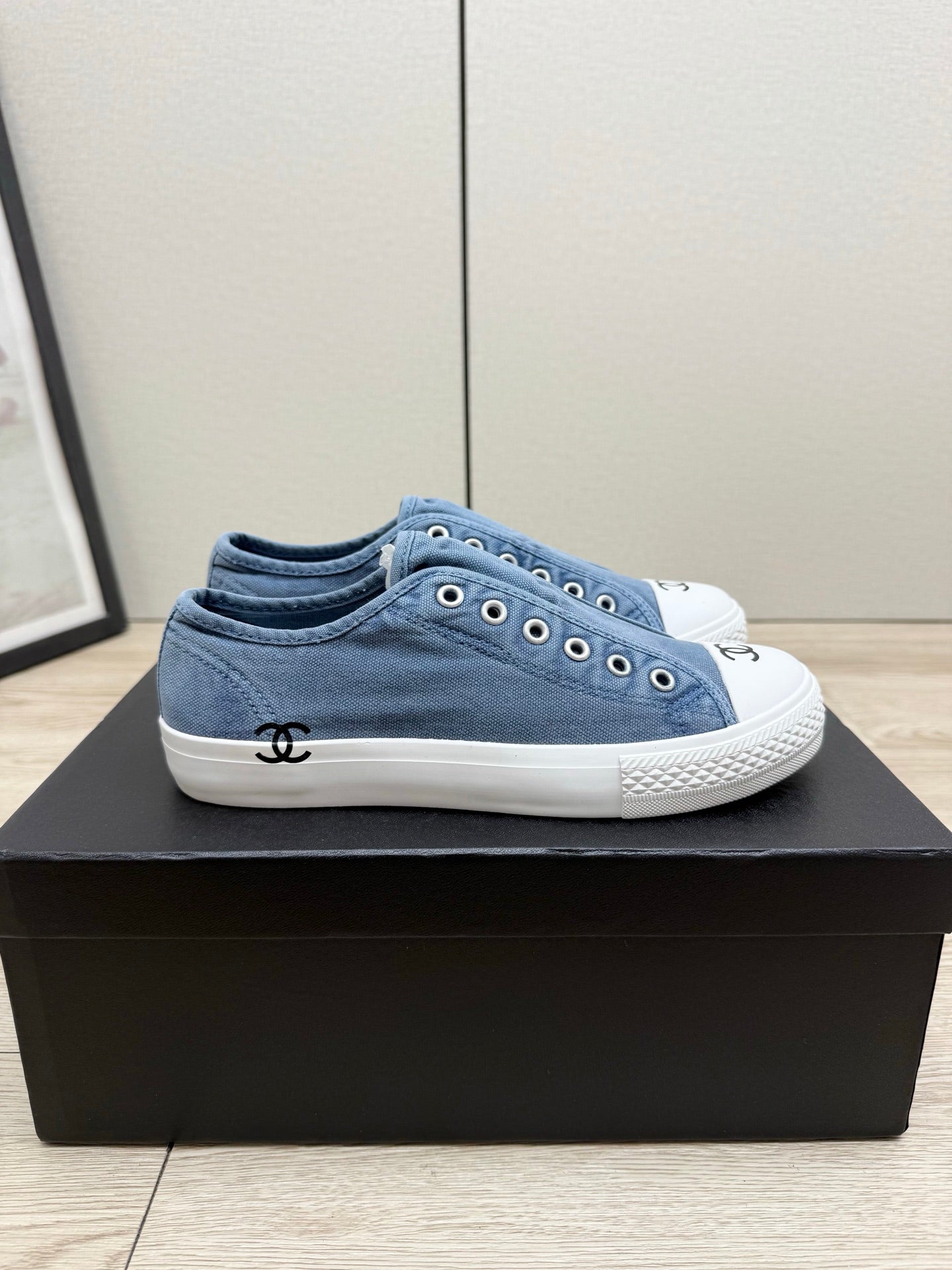 CC 26s Laceless Sneakers White Blue Canvas Rubber 940857