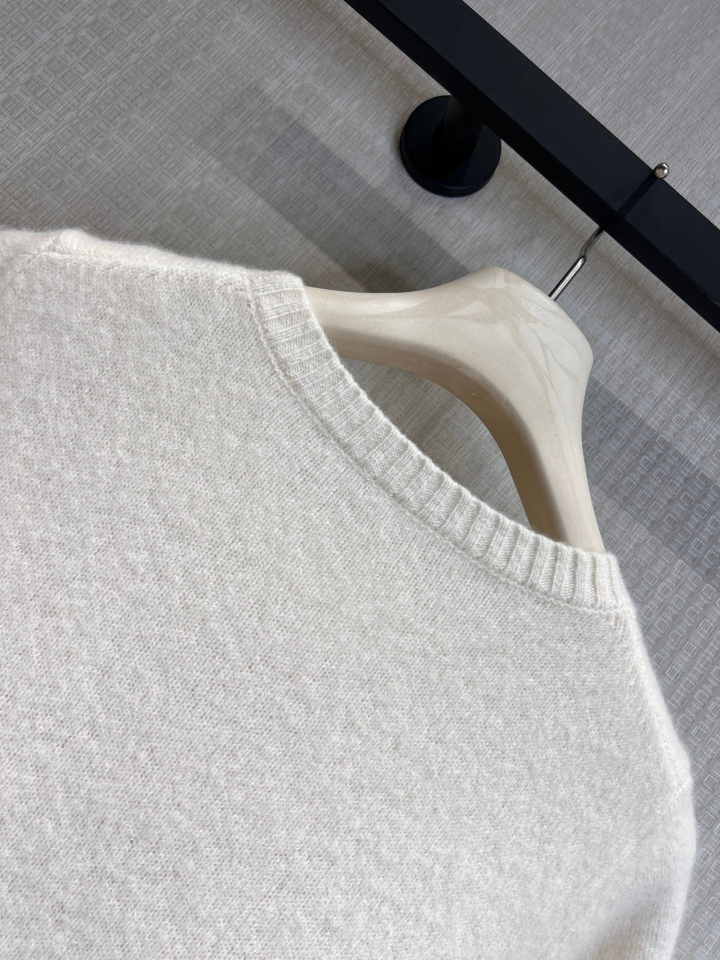 CD 26s Short-Sleeved Embroidered Sweater Ivory Cashmere