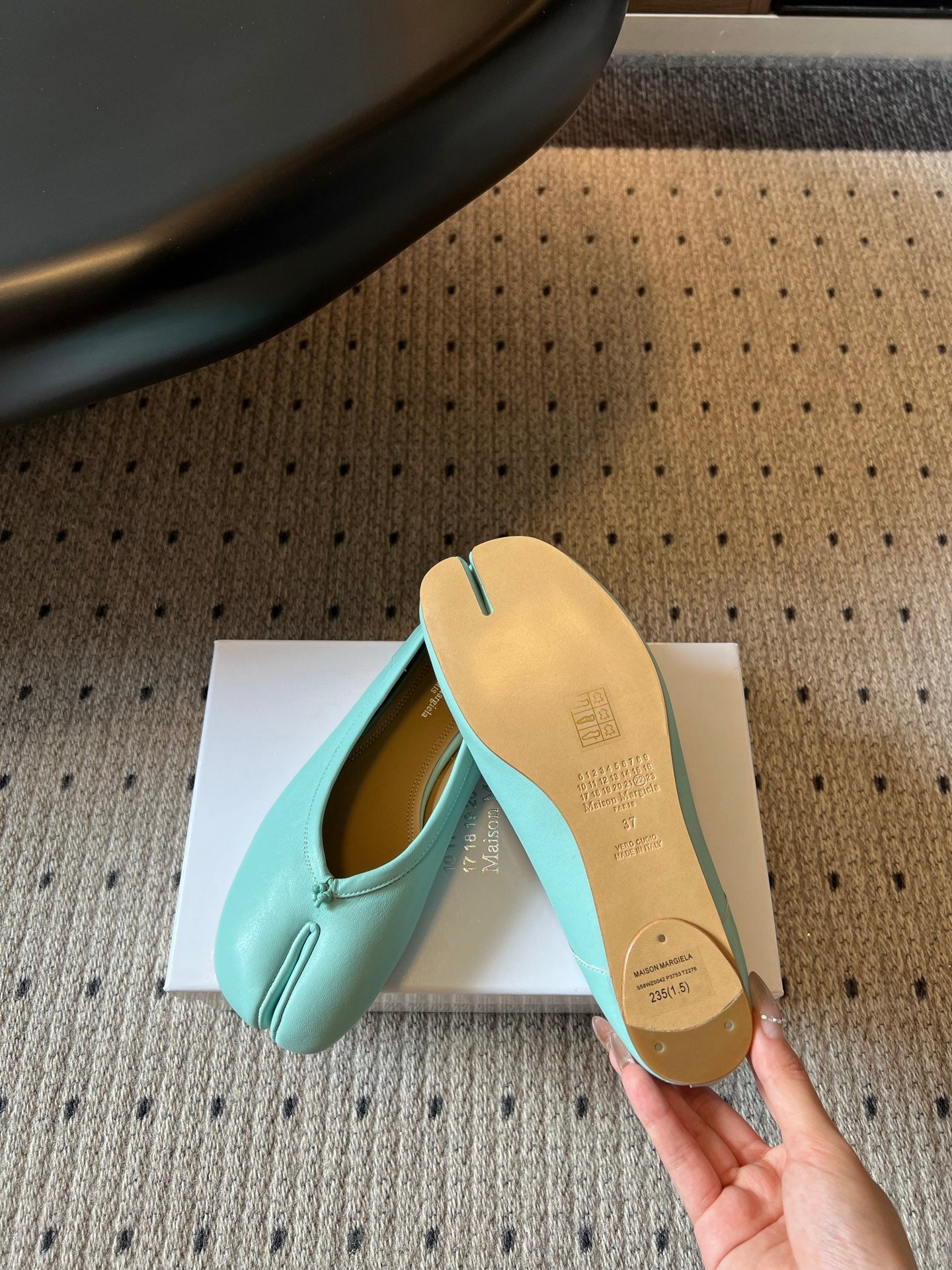 Maison Margiela Tabi Shoes Flat Blue Patent Leather 828083