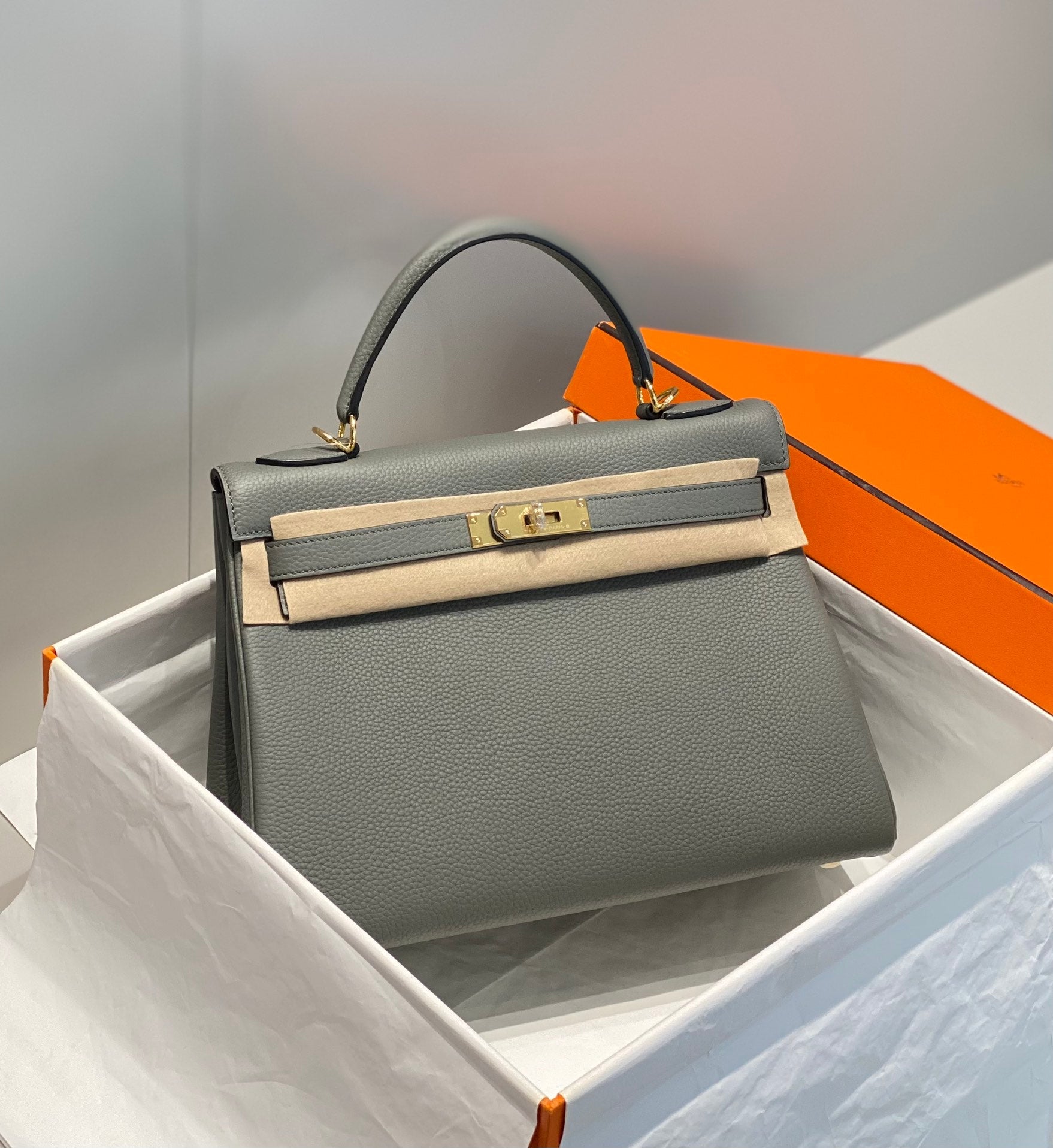 HM KELLY 25CM GRAY TOGO GOLD HARDWARE
