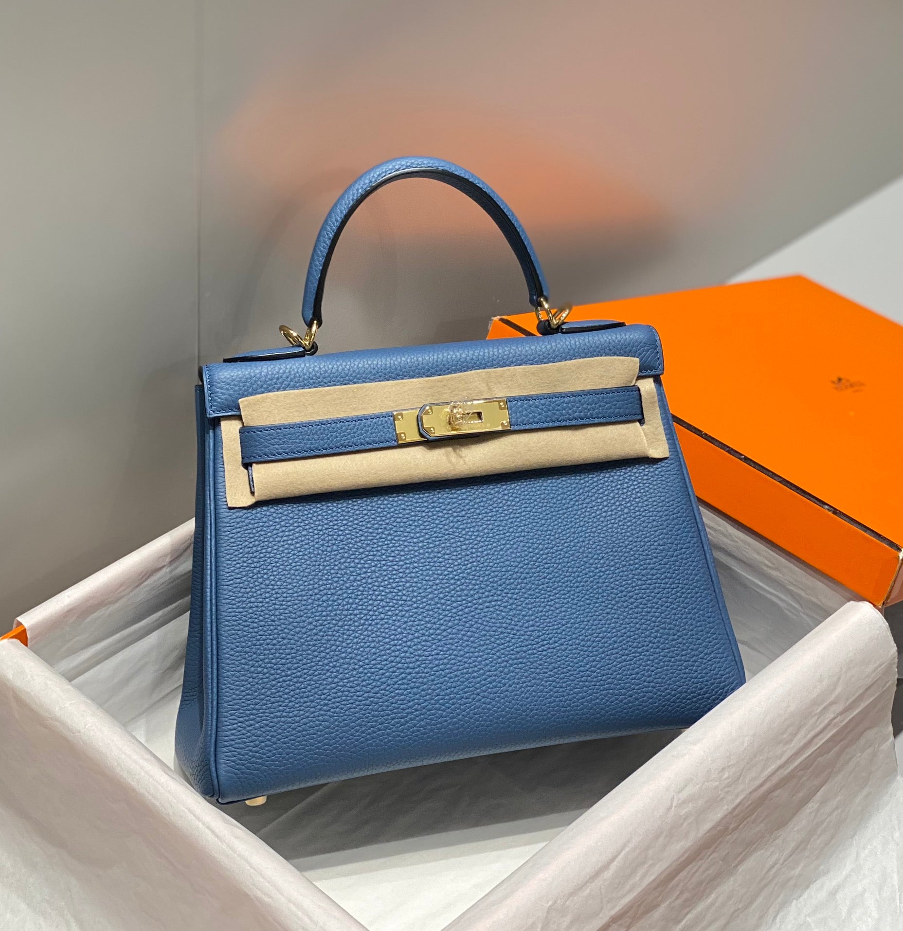 HM KELLY 28CM BLUE TOGO GOLD HARDWARE