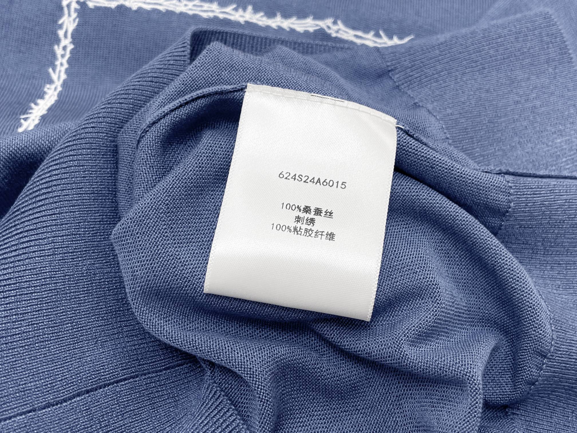 CD Book Cover Short-Sleeved Sweater Blue Silk