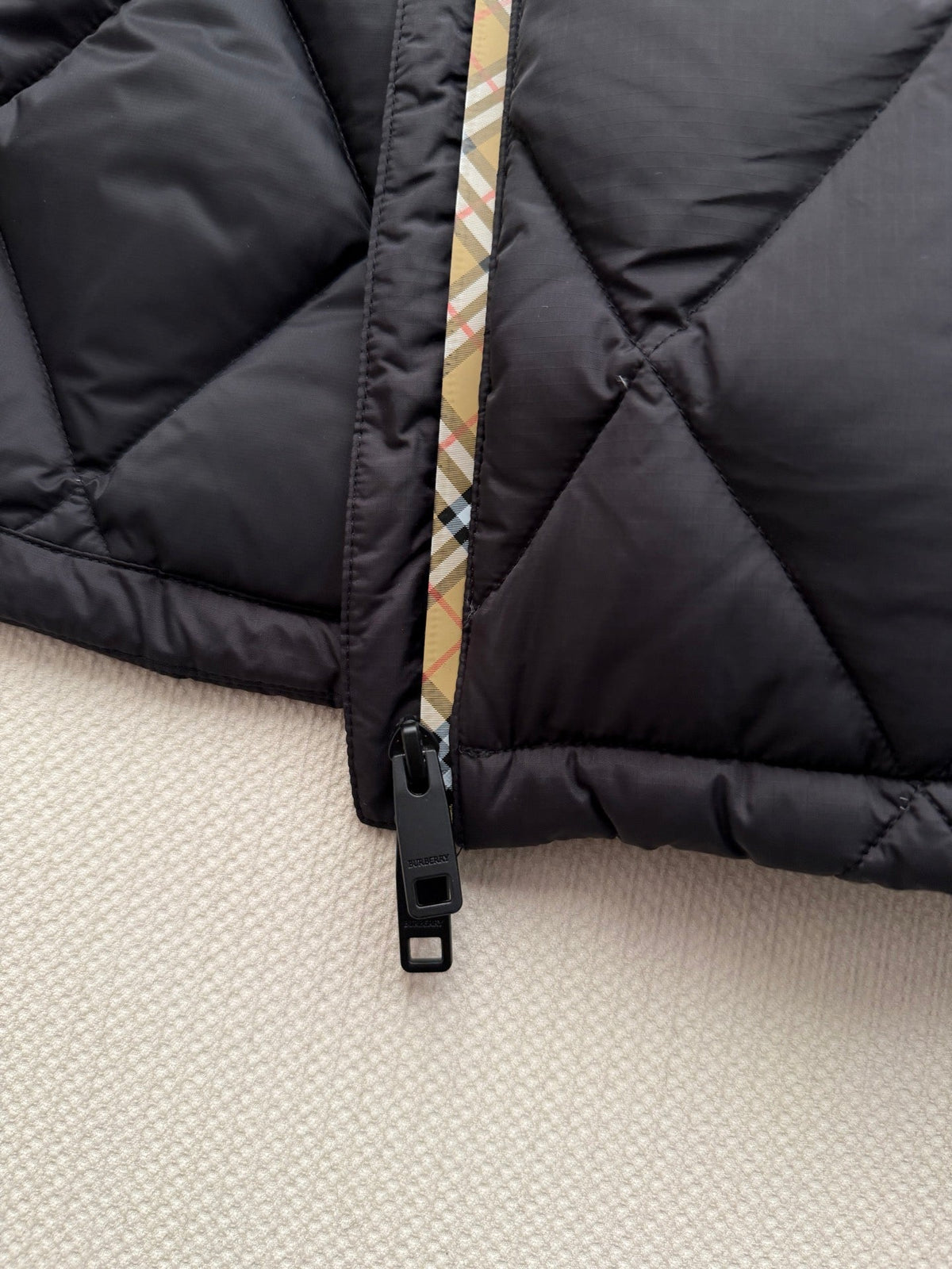 Burberry 26s Vest Black Down 447301
