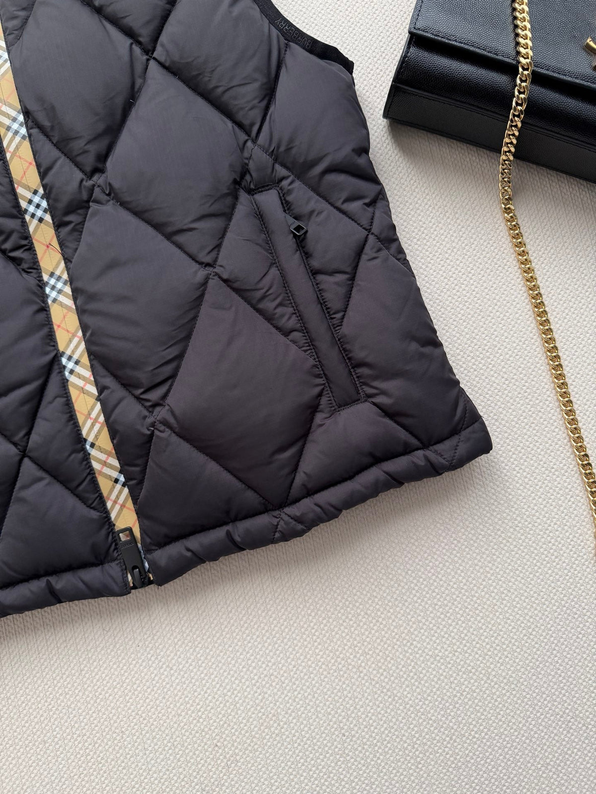 Burberry 26s Vest Black Down 447301