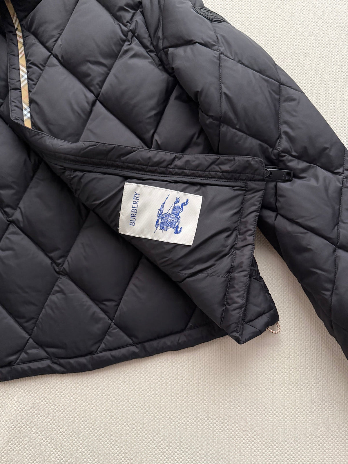 Burberry 26s Jacket Black Down 447295