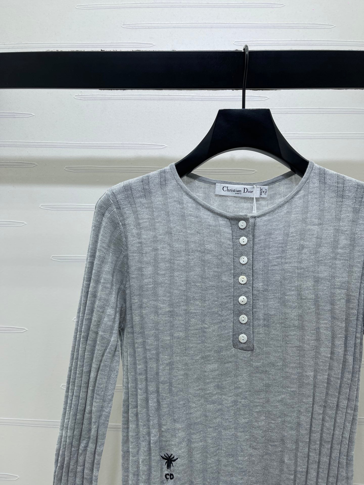 CD 26s Button-Down Knit Long-Sleeved Top 406586
