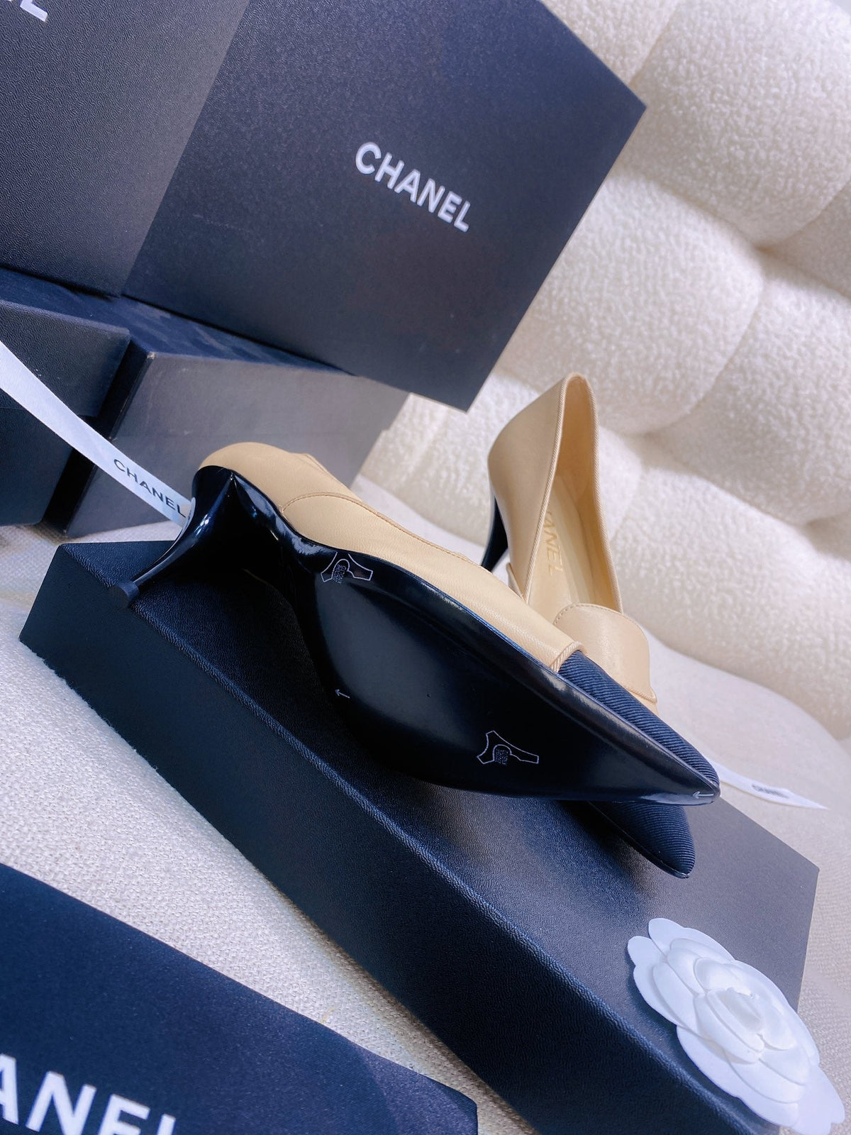 Chanel 26s Pumps Beige Black Grosgrain Leather 156614