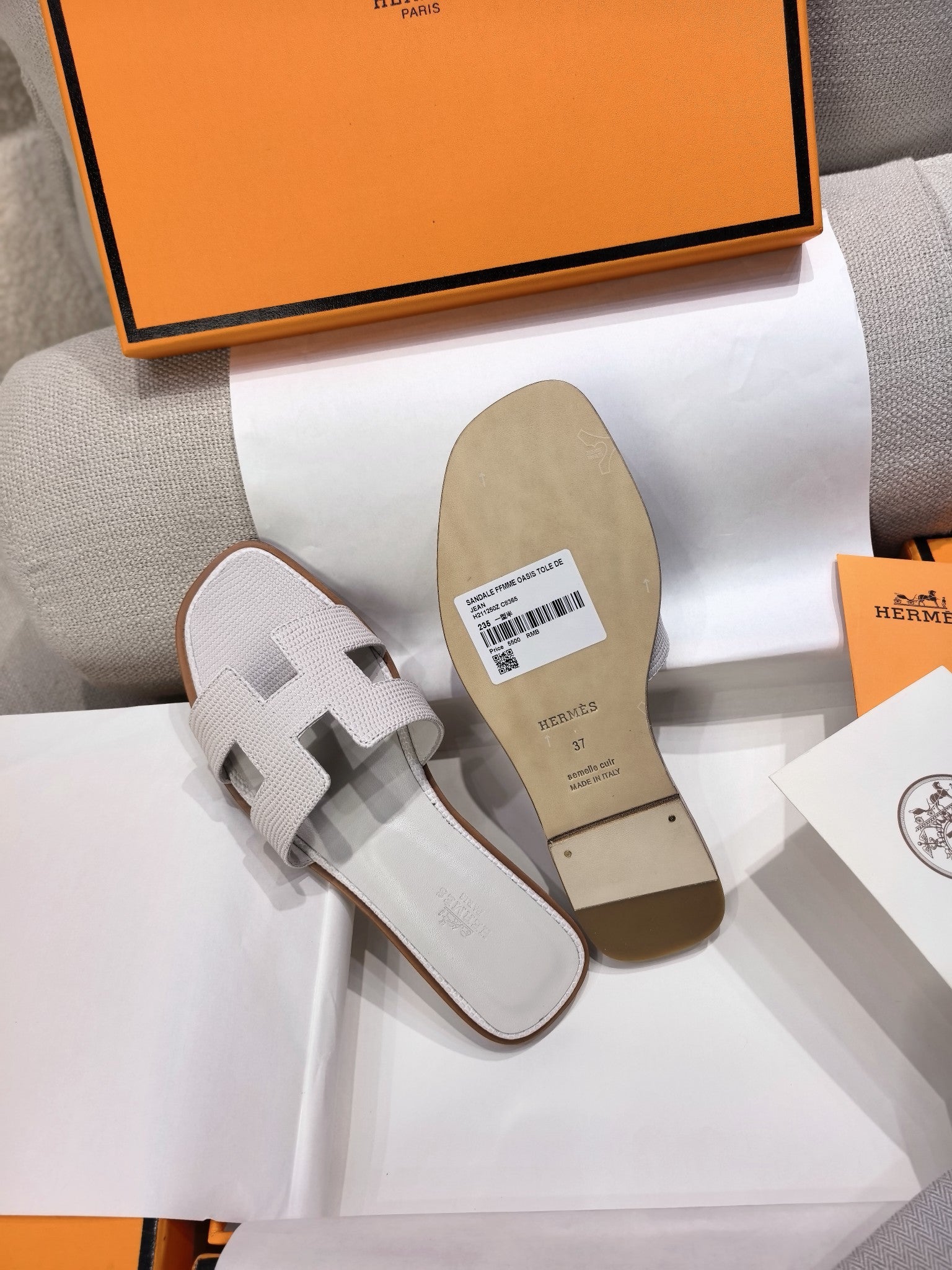 HM 26s Oran Sandal Light Grey Epsom 708458