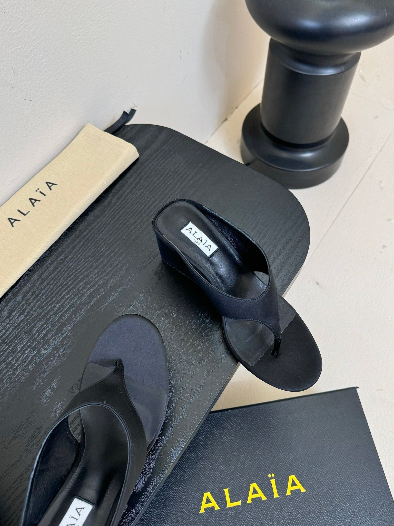 Alaia 25 Cube Thong Mules Black Satin Sheepskin 297039