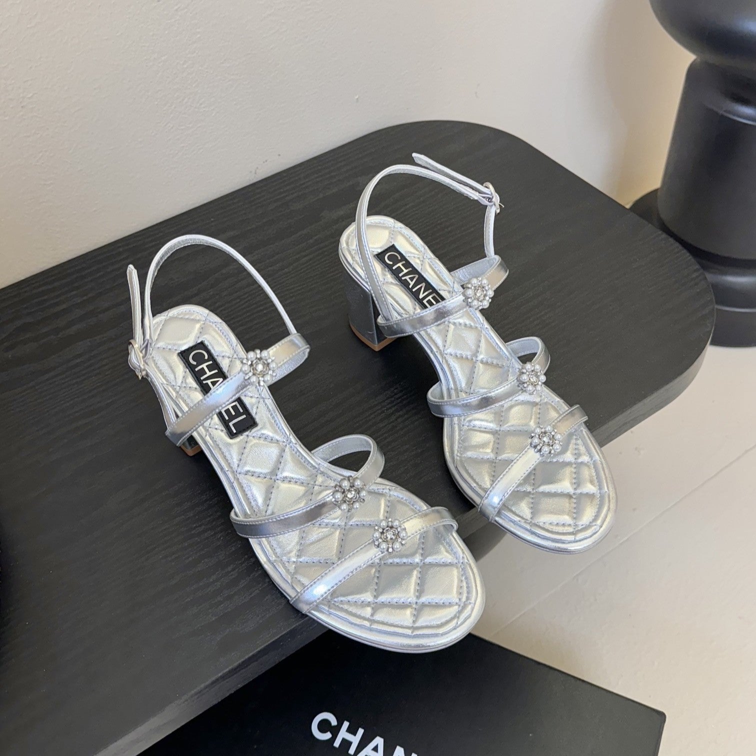 CC 25SS 3 Flowers Heel Sandals 60mm Silver Metallic Sheepskin 351432
