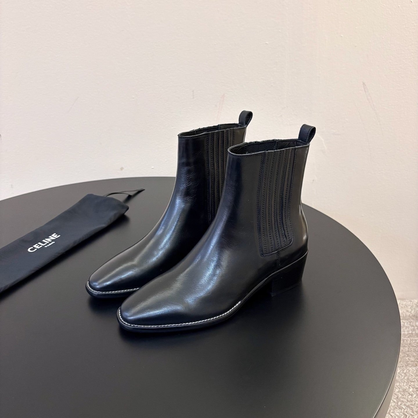 Celine 26s Triomphe Chelsea Boots Black Glossy Sheepskin 104884