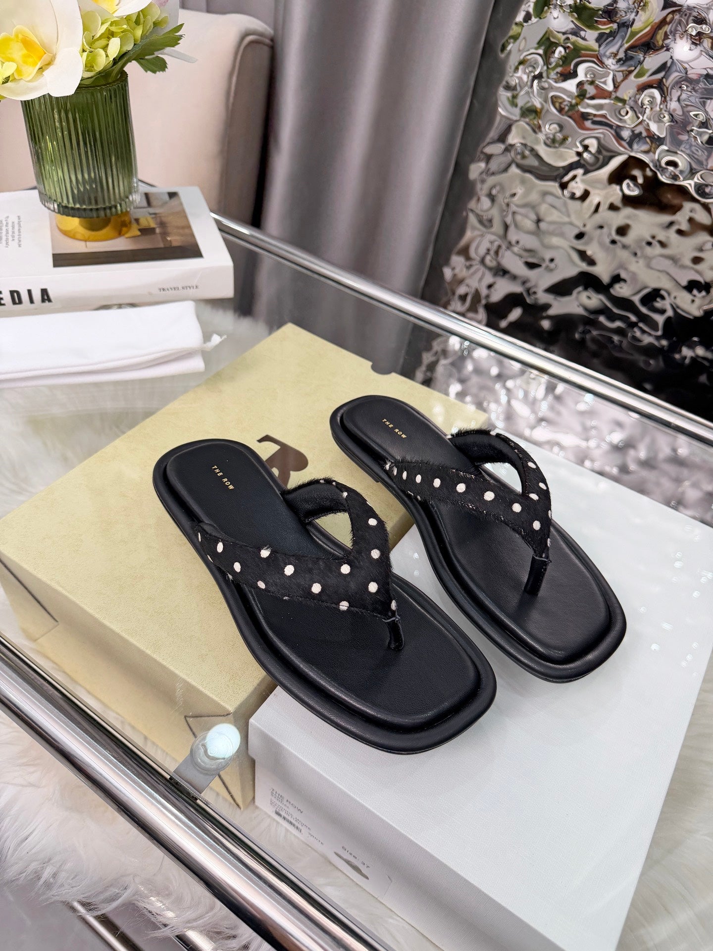 The Row Ginza Thong Sandals Black Sheepskin Horsehair 707573