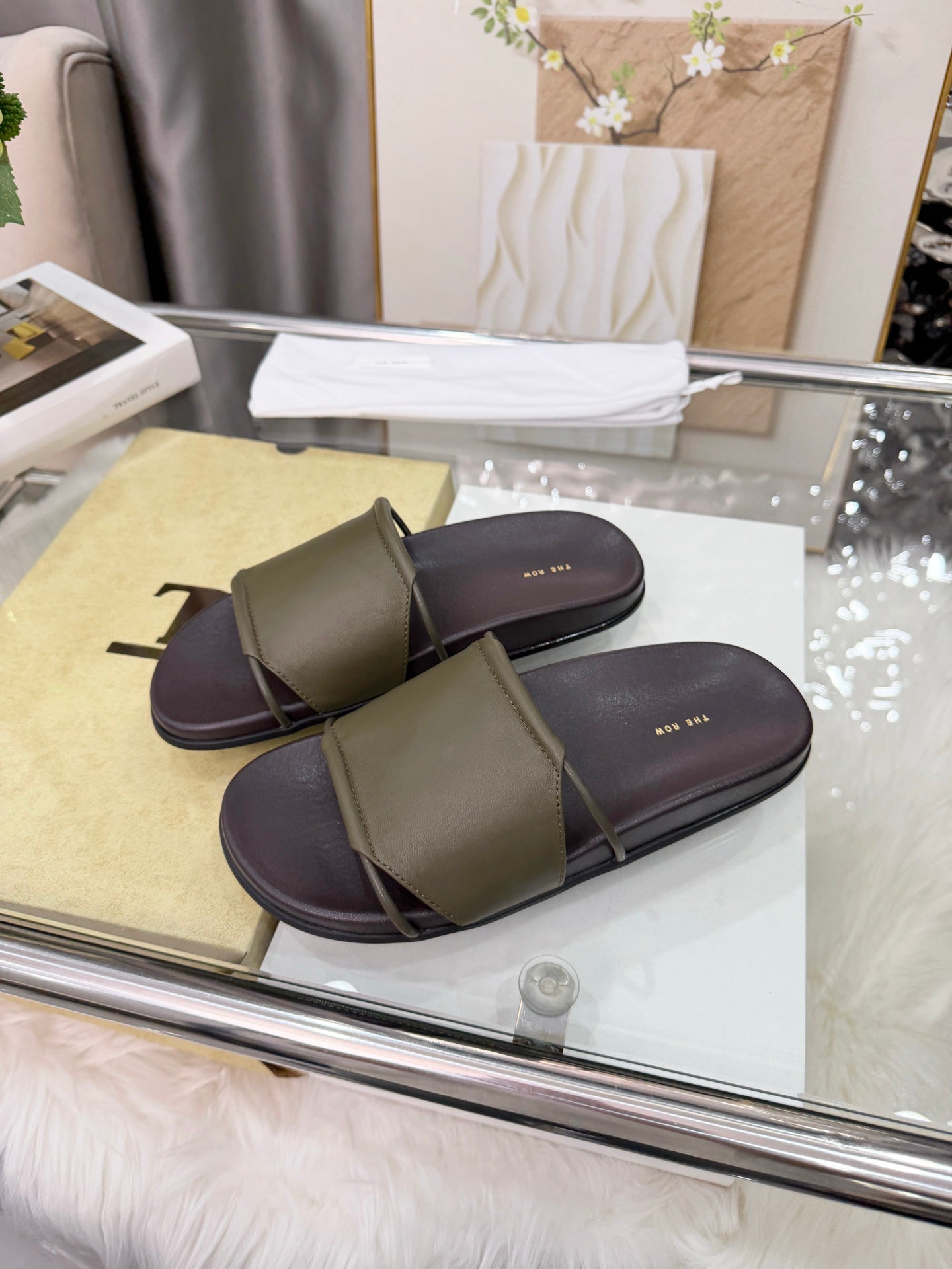 The Row Vivienne Slide Olive Sheepskin 827497