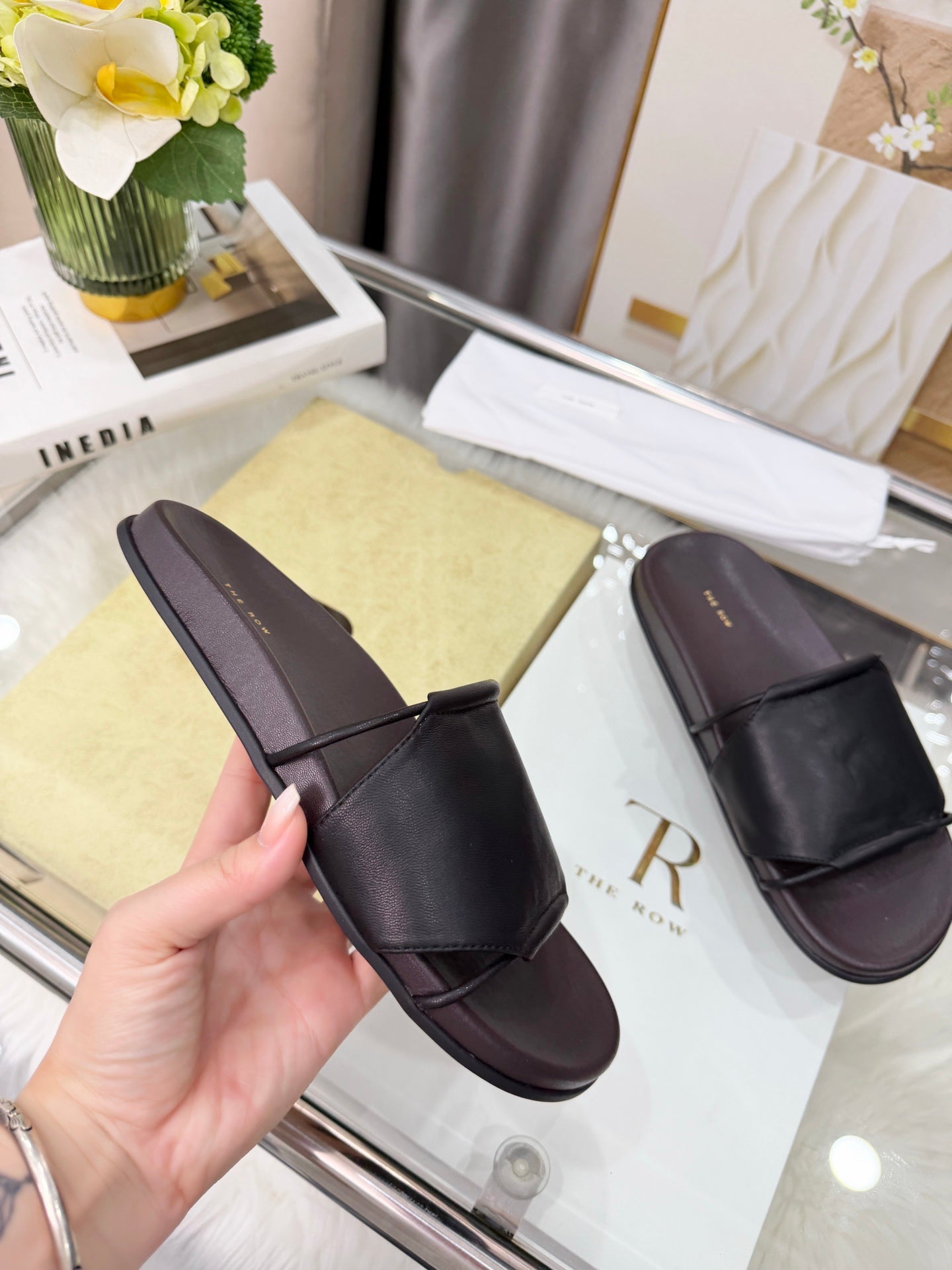 The Row Vivienne Slide Black Sheepskin 827498