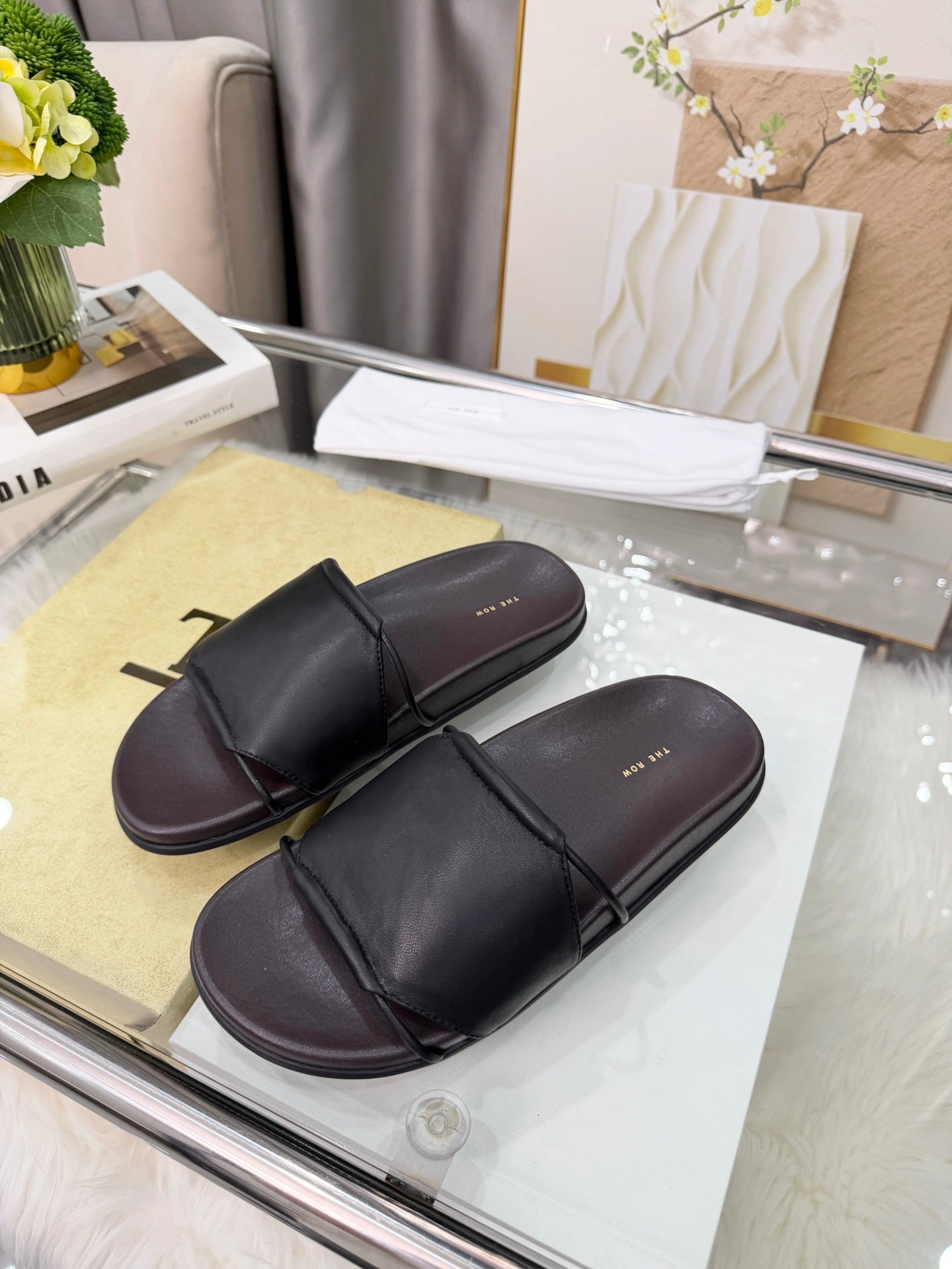 The Row Vivienne Slide Black Sheepskin 827498