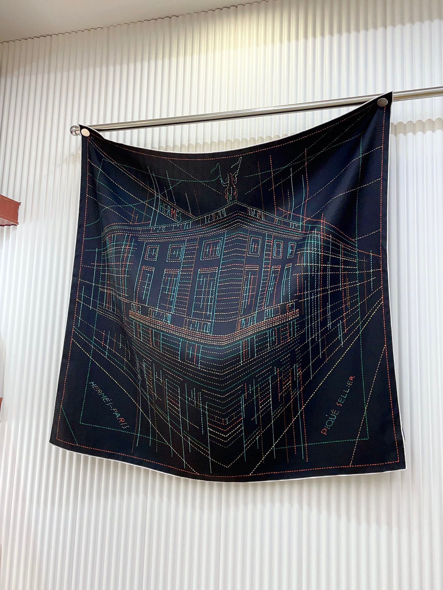 Pique Sellier Shawl 90 CM In Black Colorful Silk Twill 312868