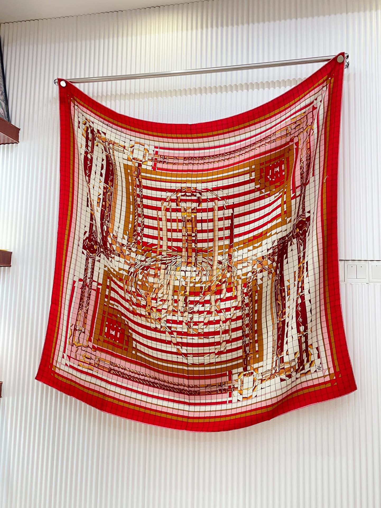 Coaching Deja-Vu Shawl 140 CM Red Colorful Cashmere And Silk 398261
