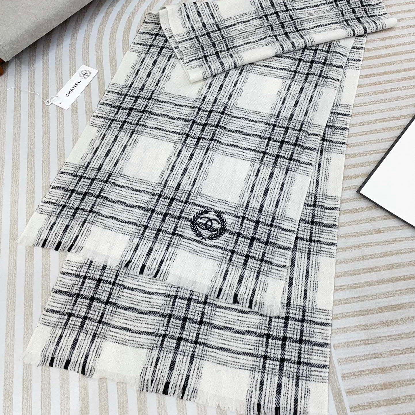 CC Scarf 190 CM In White With Black Stripes Fleece Wool 416907