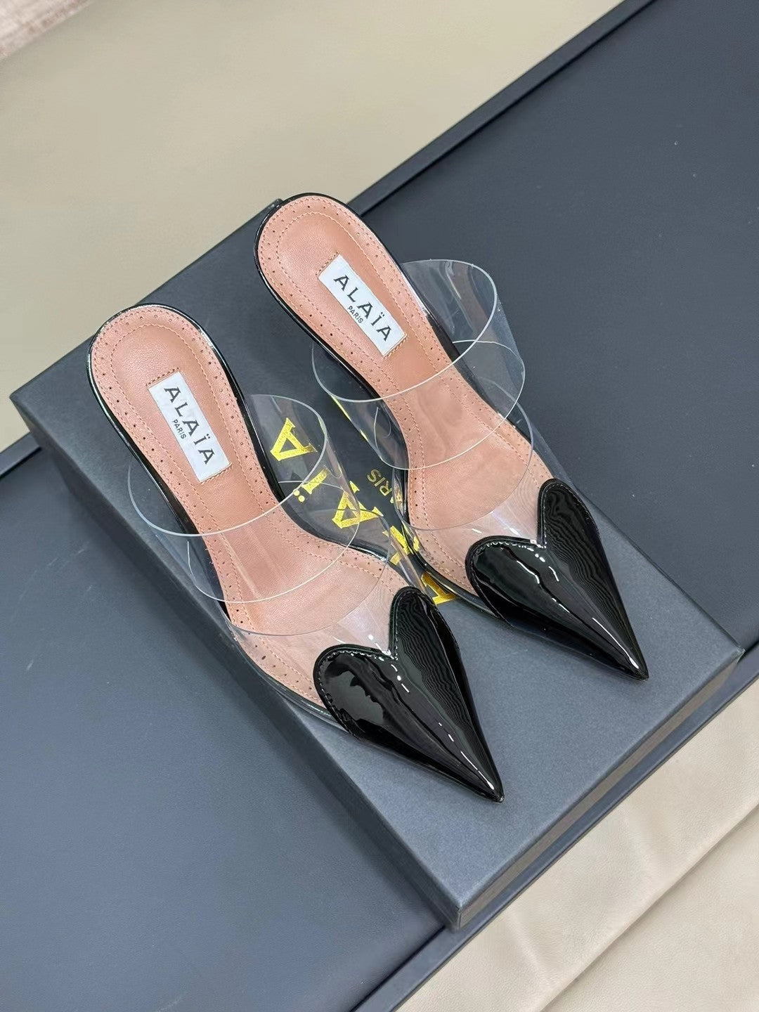 alaia mule 90 optic black heart lambskin