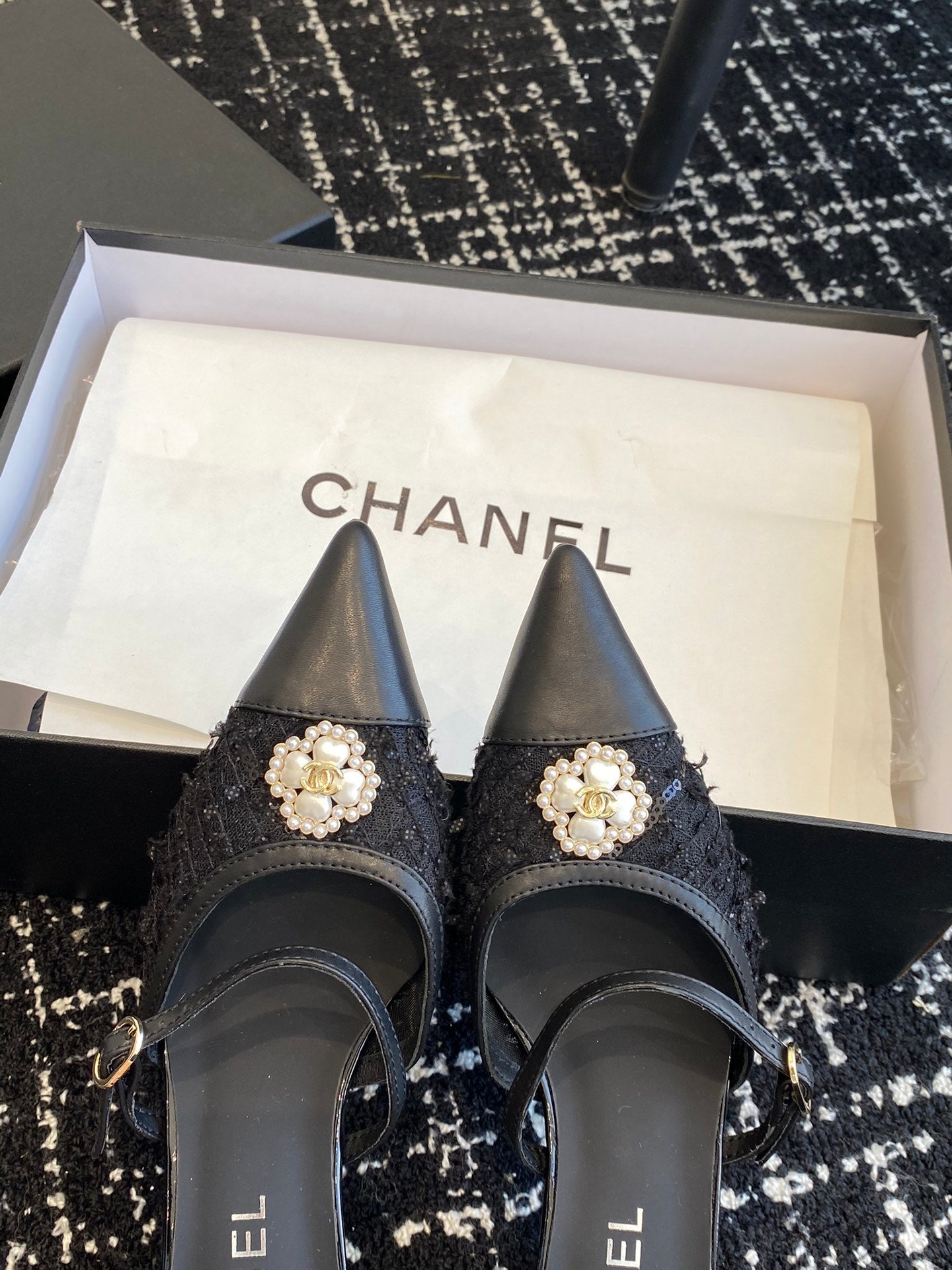 CC 26s Pointed-Toe Mules Black Sequin Lace Leather 965069