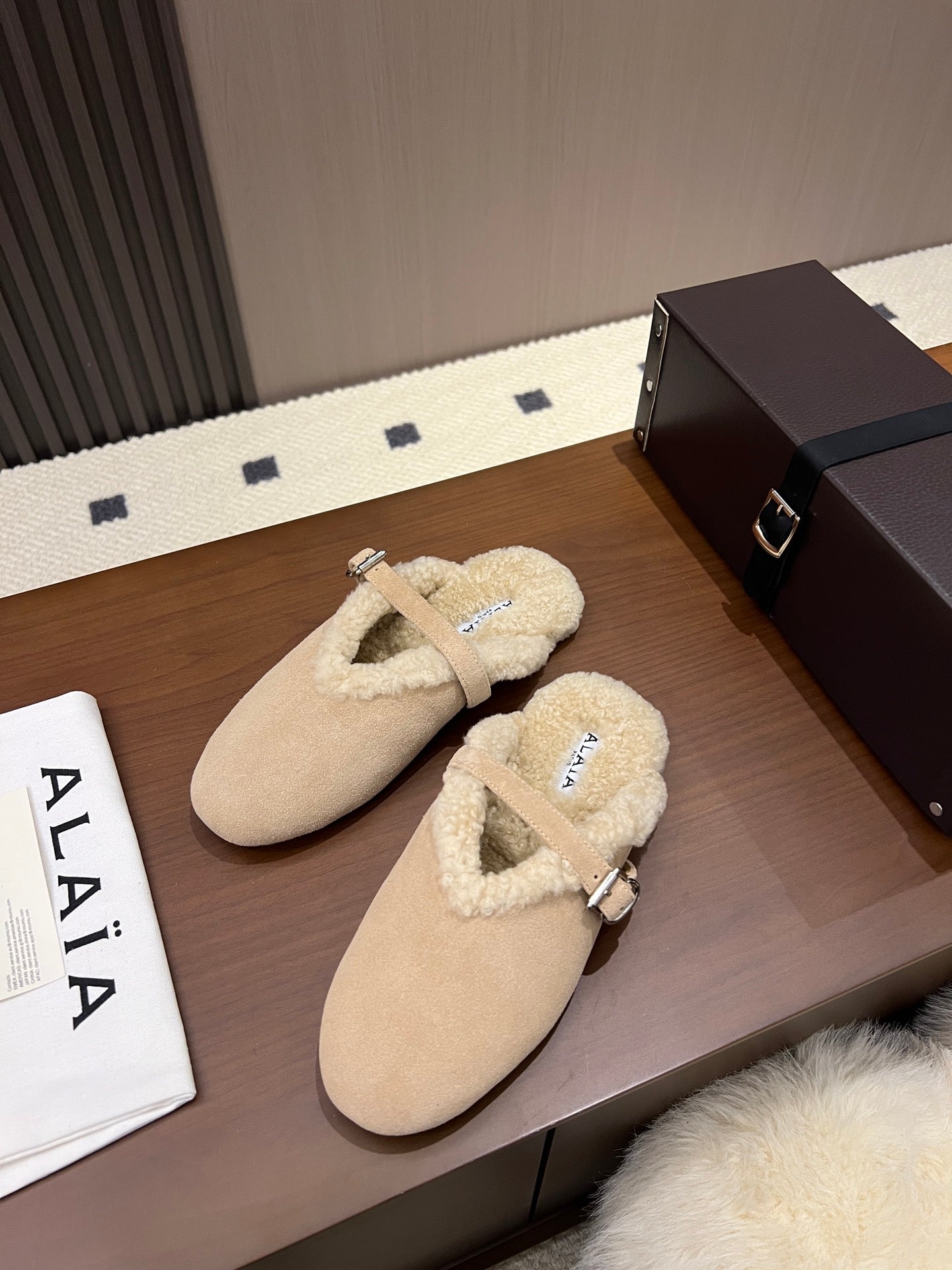 Alaia Ballet Flats Ivory Merino Shearling 986453