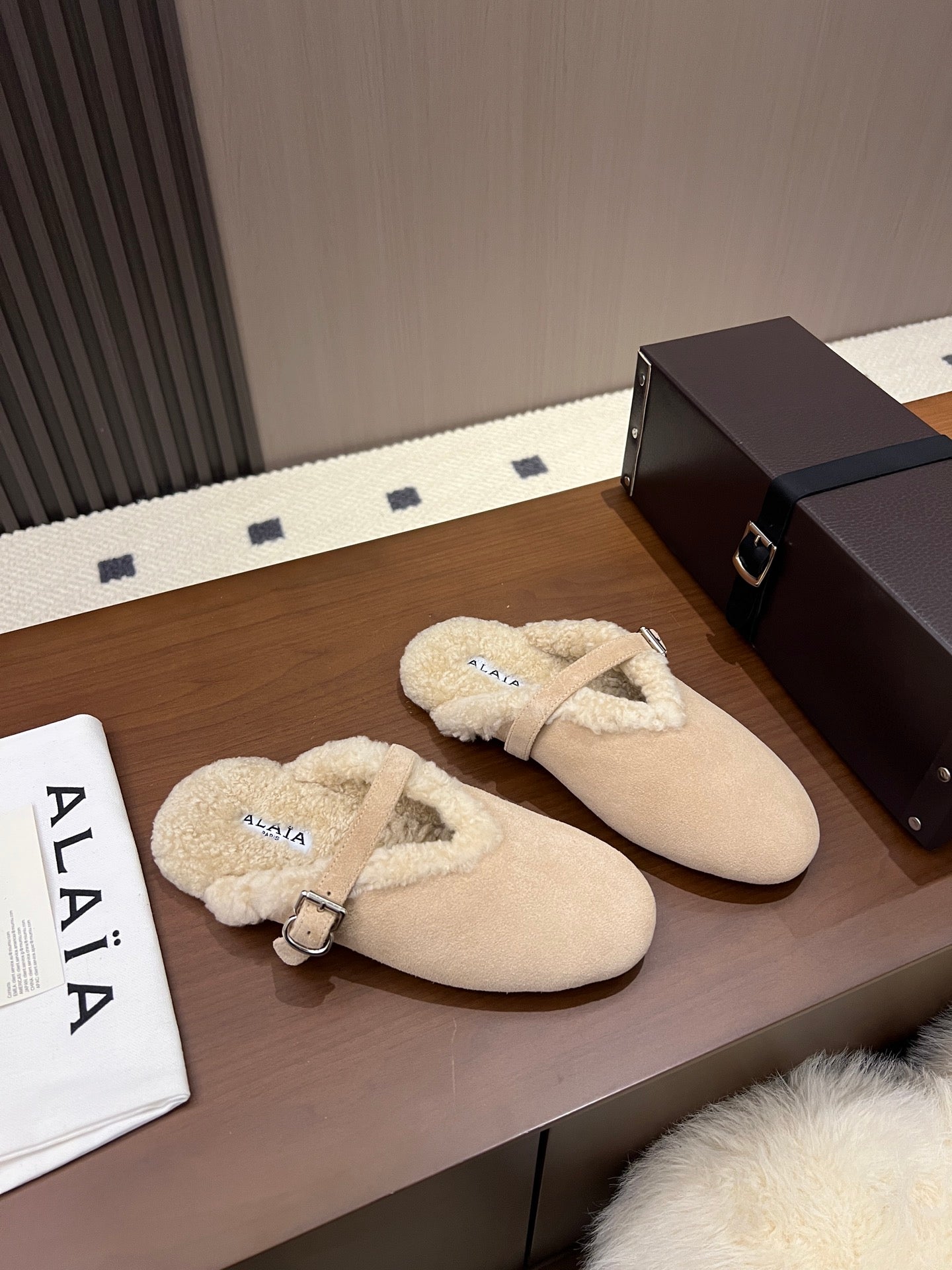 Alaia Ballet Flats Ivory Merino Shearling 986453
