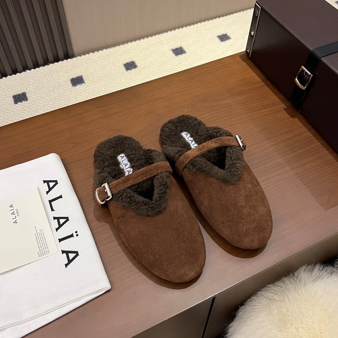 Alaia Ballet Flats Coffee Merino Shearling 986452