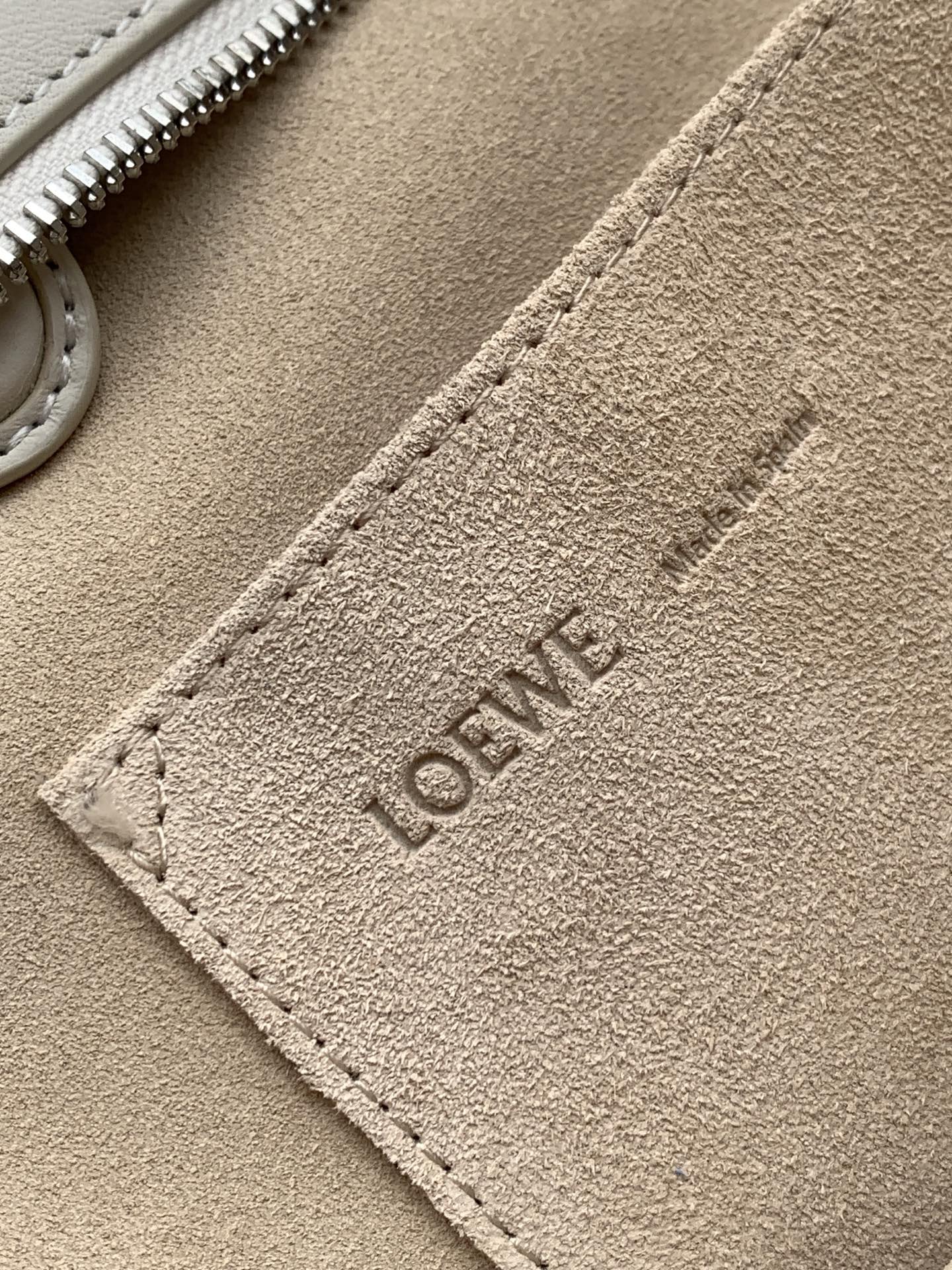 Loewe 2026 Amazona 180 Bag 24cm White Soft Calfskin