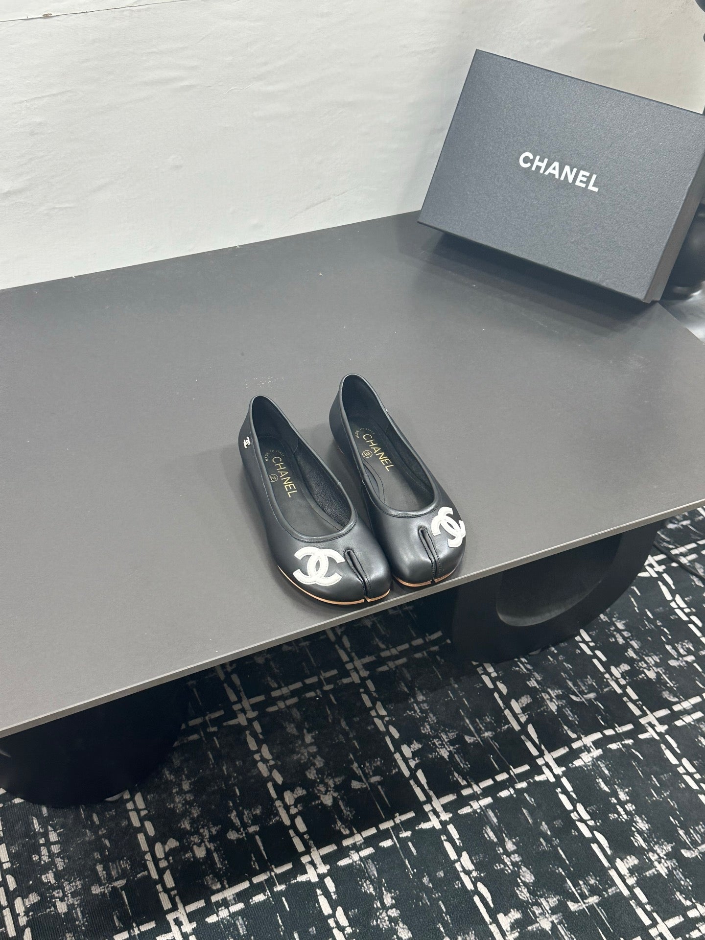 CC 26s Coco Beach Split-Toe Ballet Flats Black Lambskin 832540