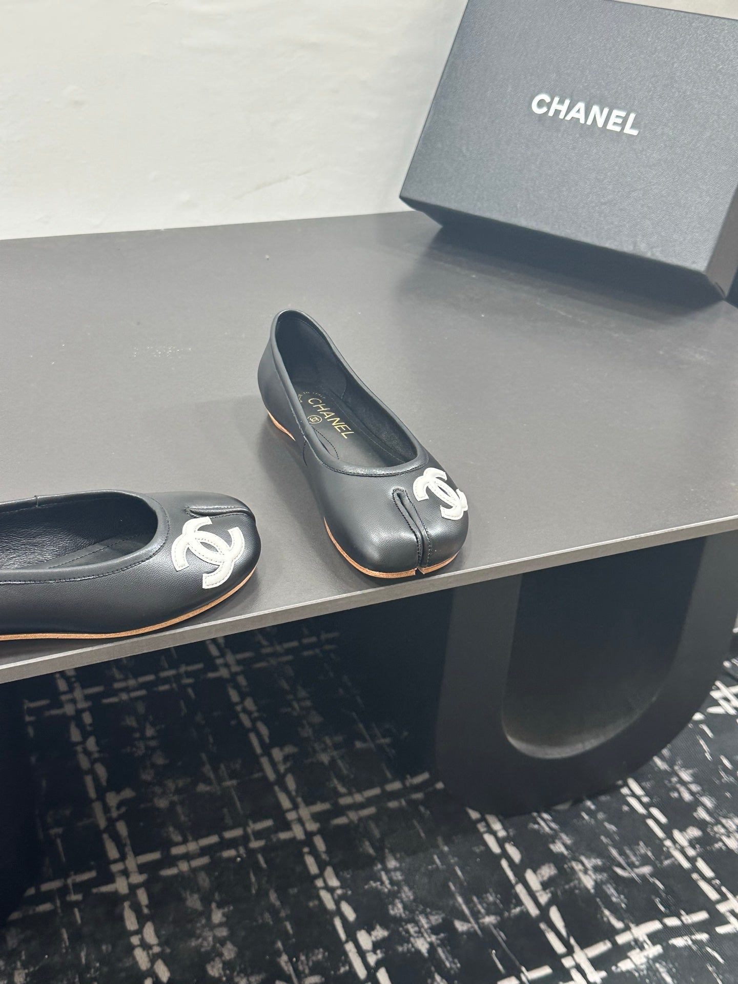 CC 26s Coco Beach Split-Toe Ballet Flats Black Lambskin 832540