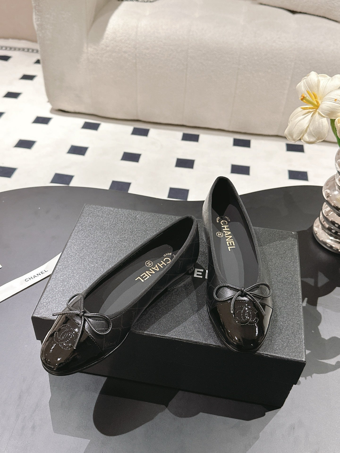cc 25c ballet flat cross line pattern black lambskin 237482