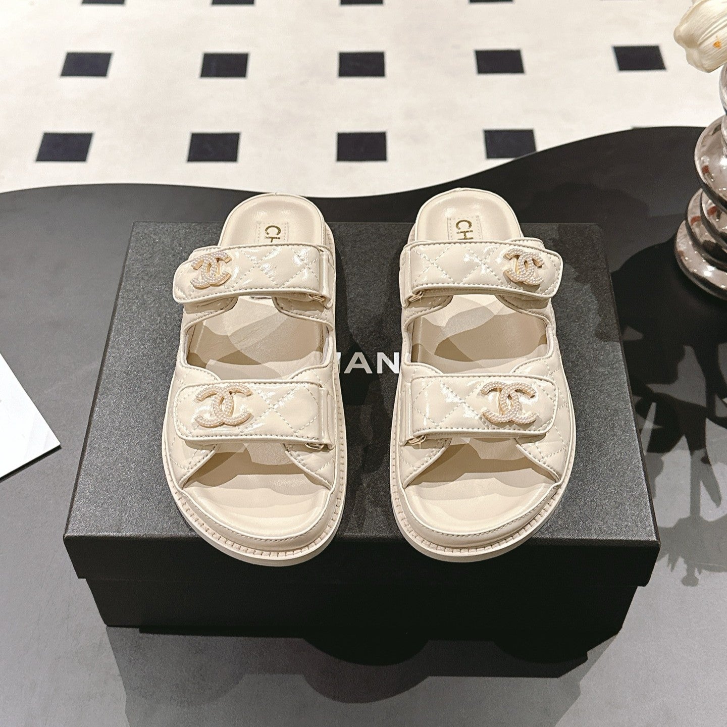 cc 25p logo with pearl mule sandal cream leather 237577